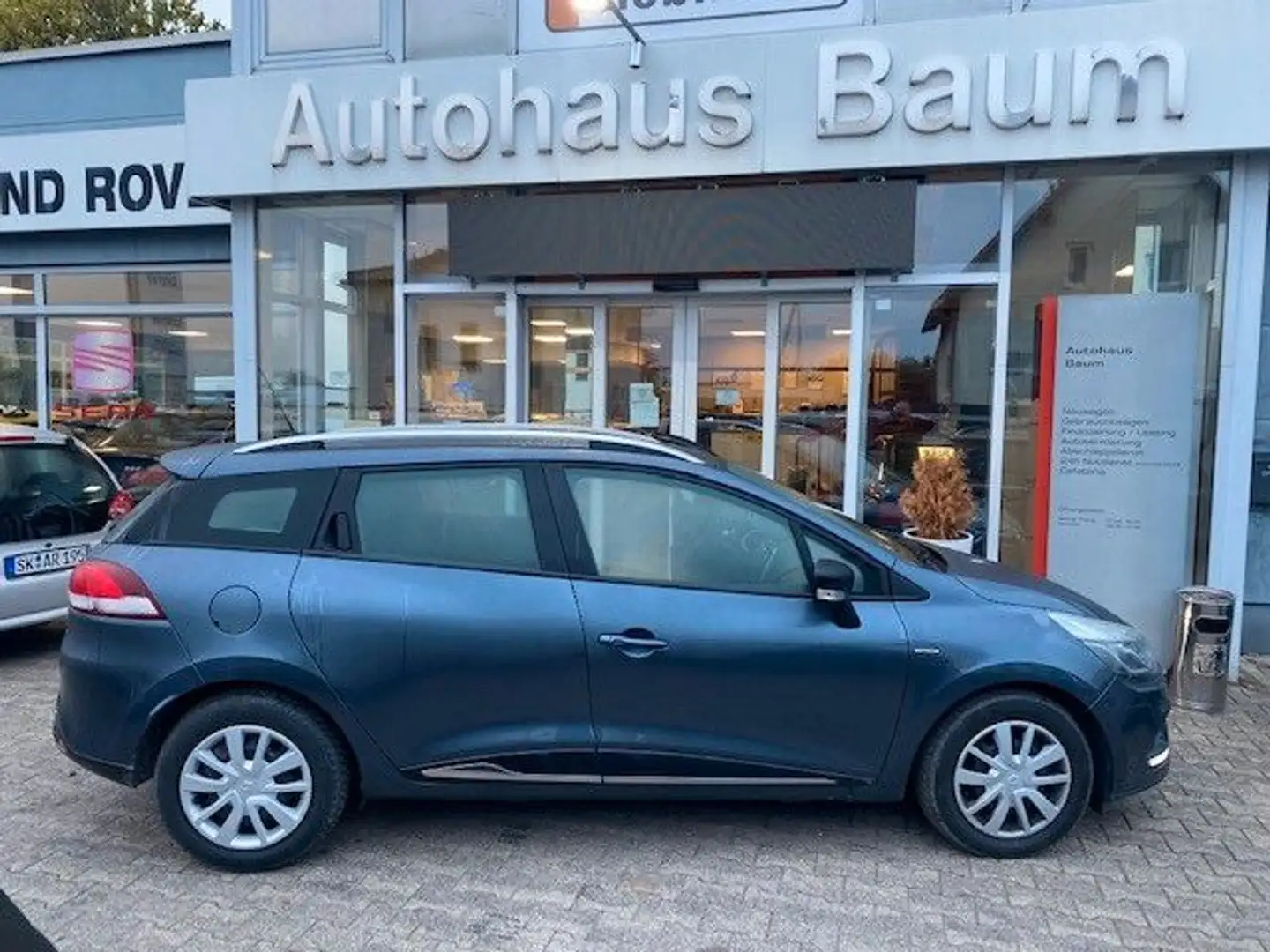 Renault Clio IV Grandtour Limited Grau - 1