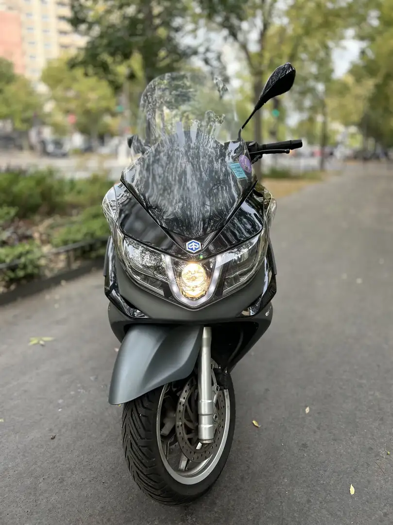 Piaggio X 10 Grijs - 1