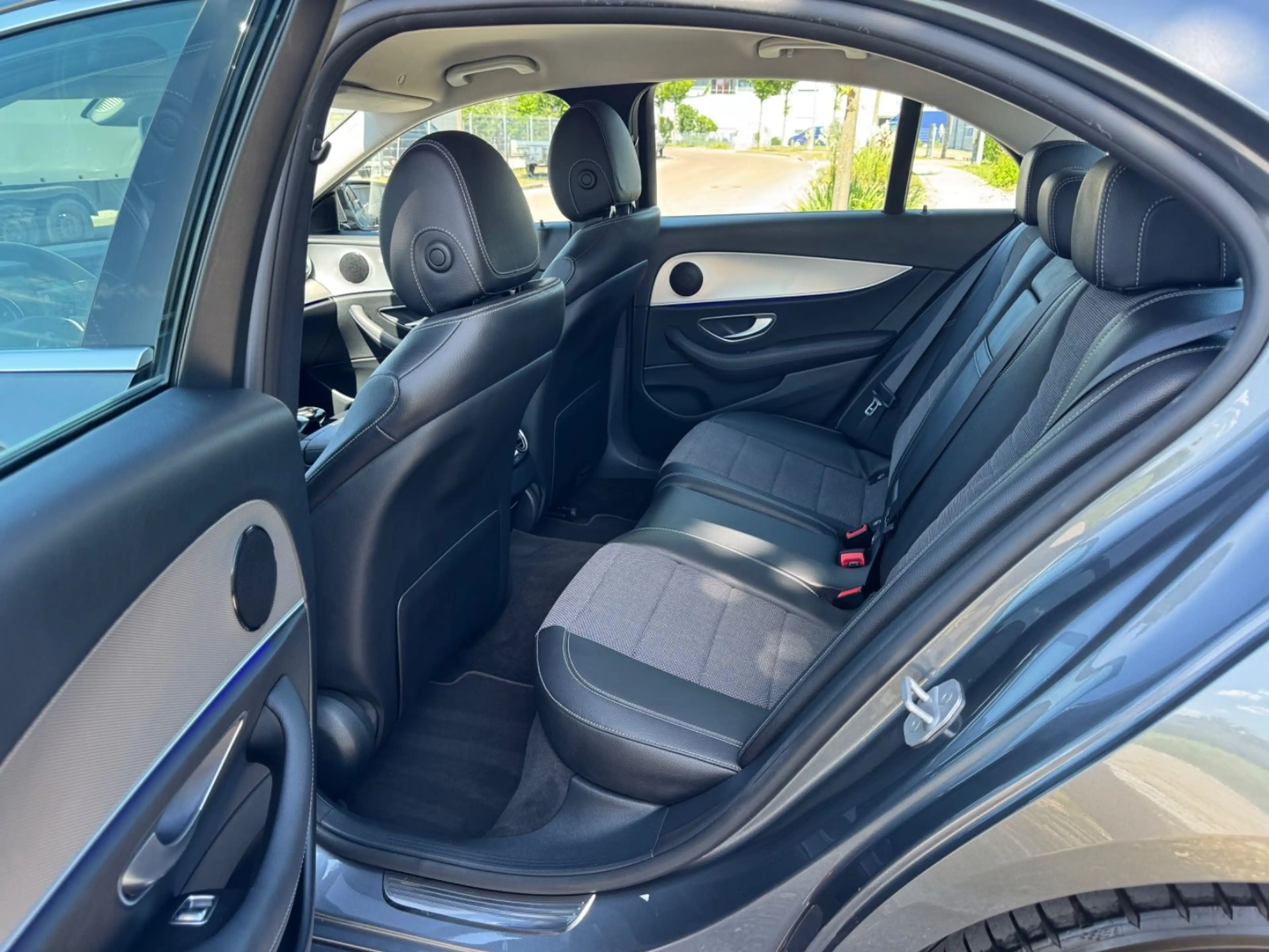 Mercedes-Benz E 200 9G-Aut Lim. 18"ALU Ambiente Comand RFK LED — photo 22