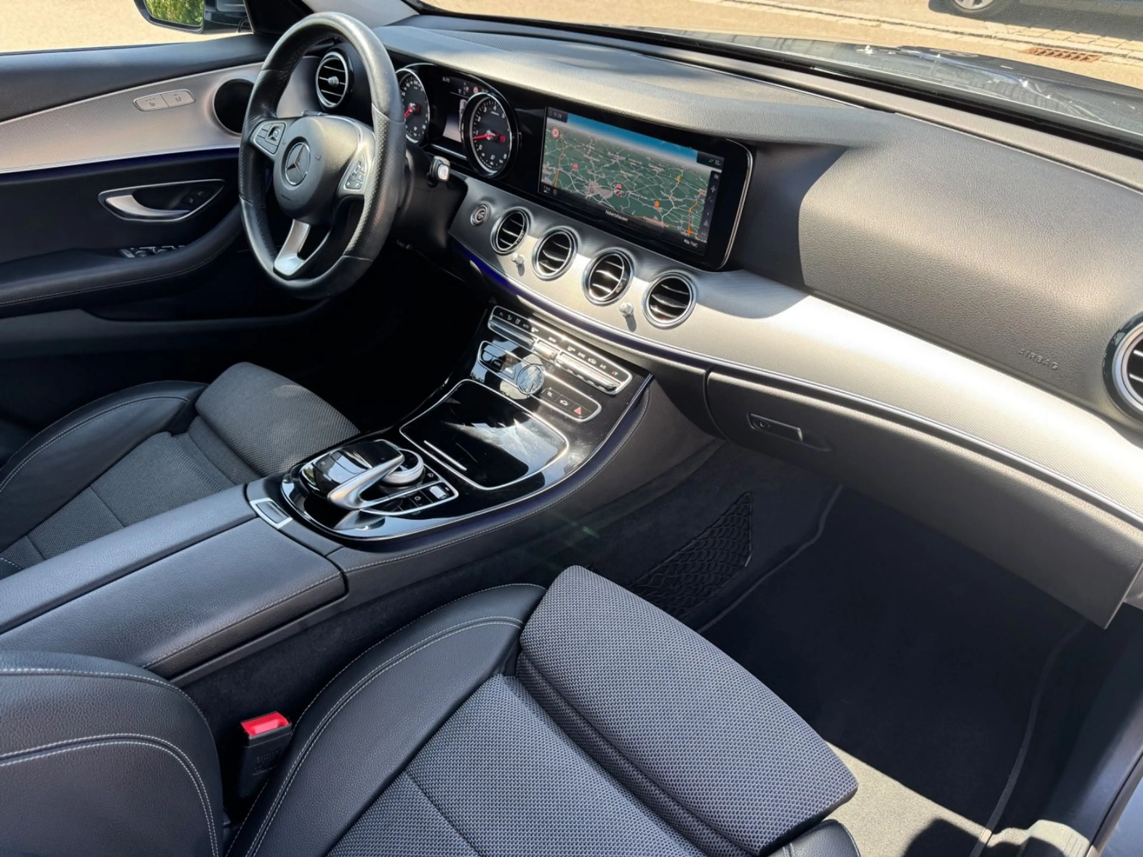 Mercedes-Benz E 200 9G-Aut Lim. 18"ALU Ambiente Comand RFK LED — photo 19