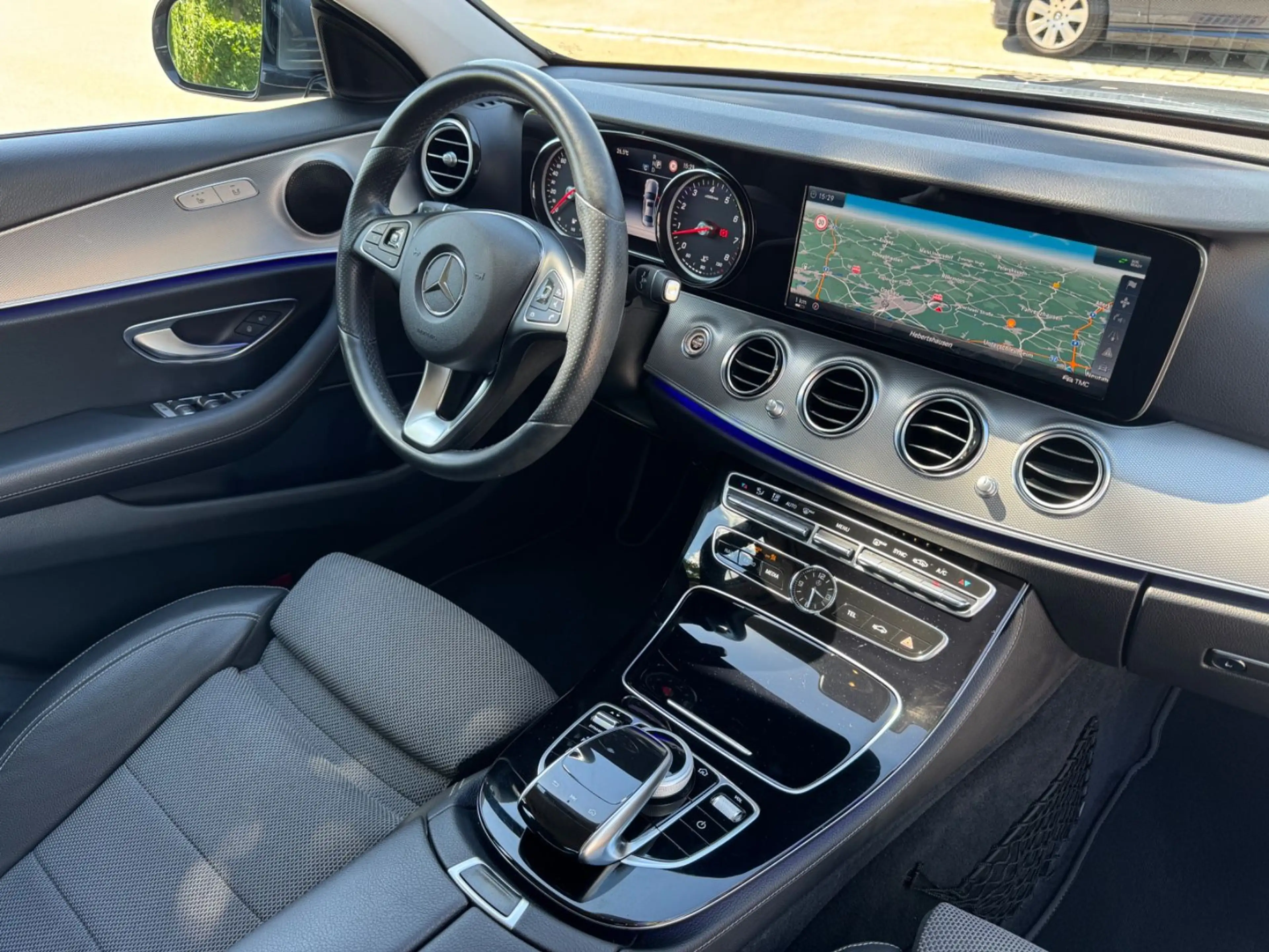 Mercedes-Benz E 200 9G-Aut Lim. 18"ALU Ambiente Comand RFK LED — photo 17