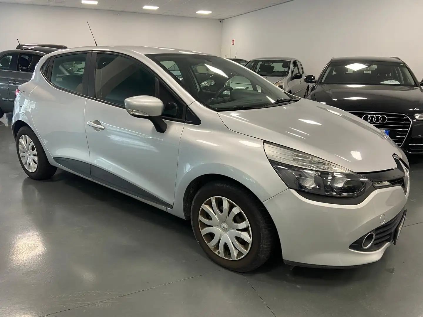 Renault Clio Clio IV 5p 1.5 dci Live 75cv Silber - 2