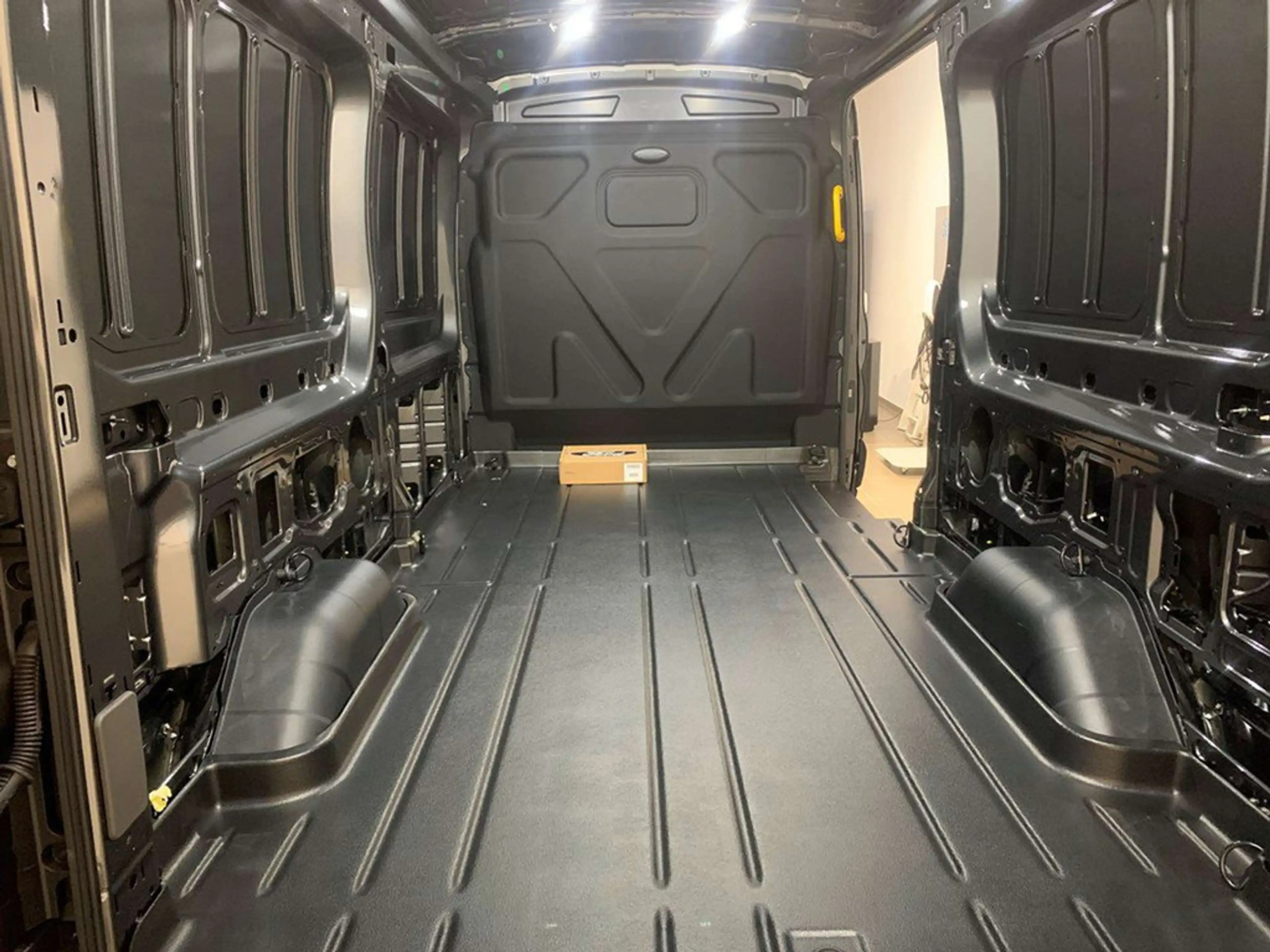 Ford E-Transit 183 PK L3 Full electric: Camera, cruise control, — photo 12