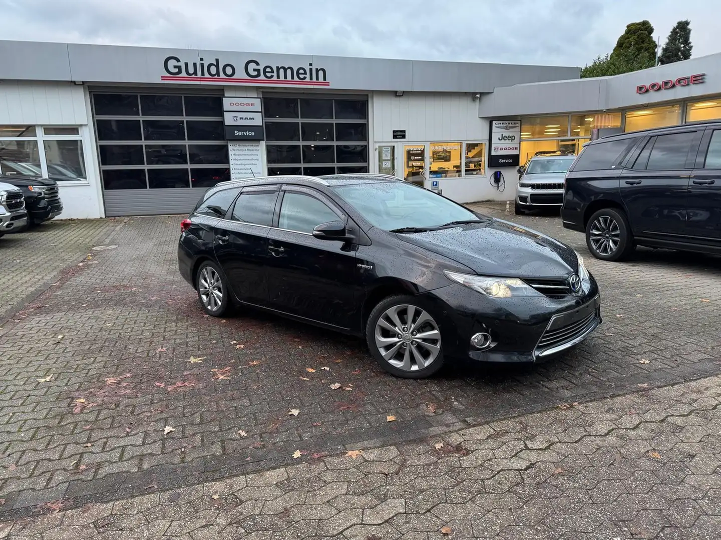 Toyota Auris Touring Sports Hybrid Executive Fekete - 2