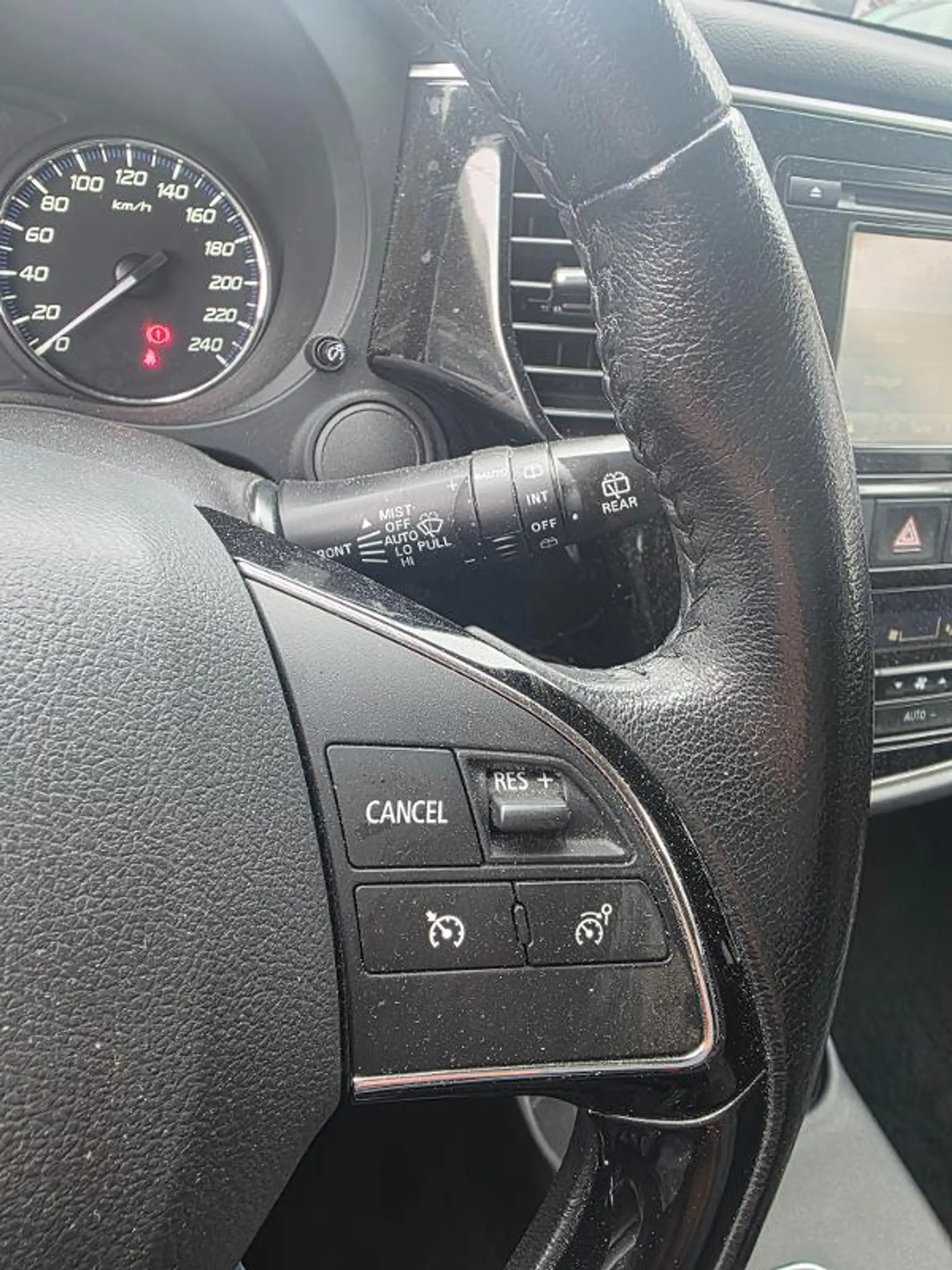 Mitsubishi Outlander SUV-Star 2.0 2WD — photo 10