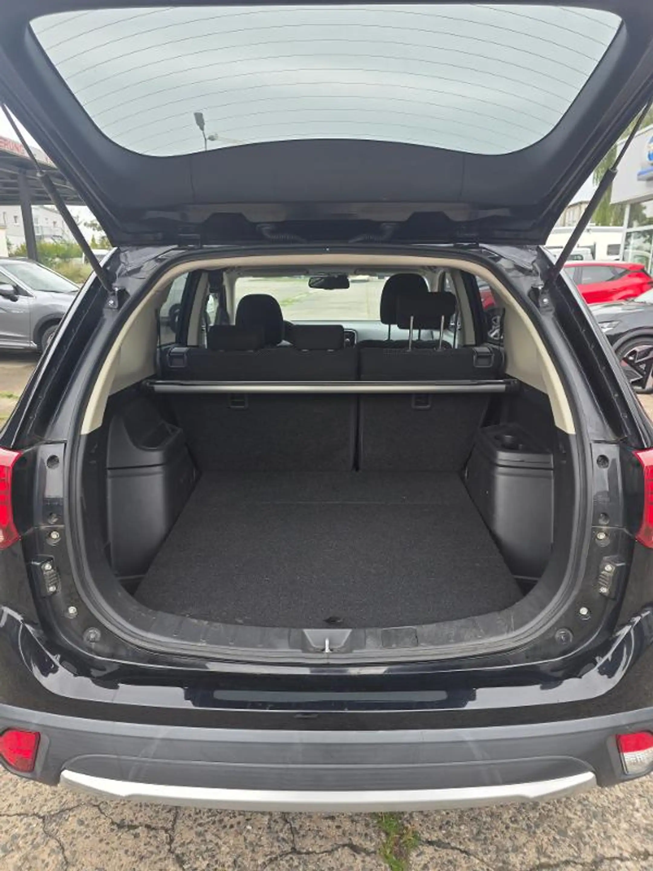 Mitsubishi Outlander SUV-Star 2.0 2WD — photo 12