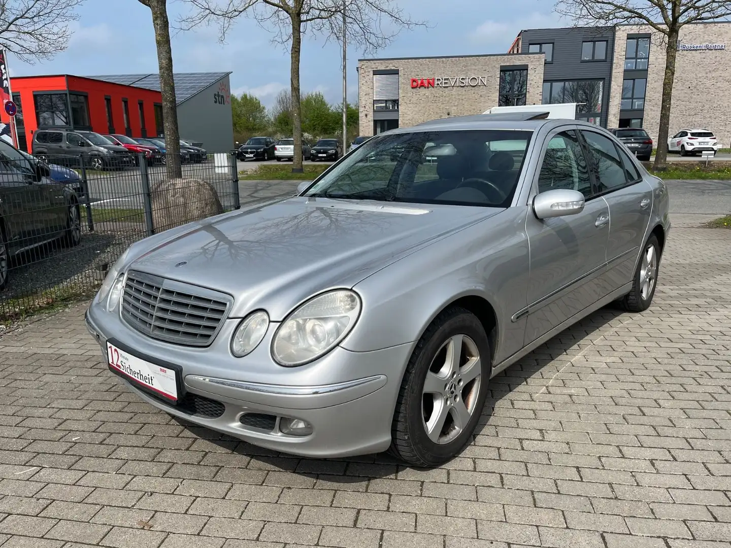Mercedes-Benz E 320 CDI Lim. Aut. Temp Schiebedach SHZ AHK NAV Argent - 1