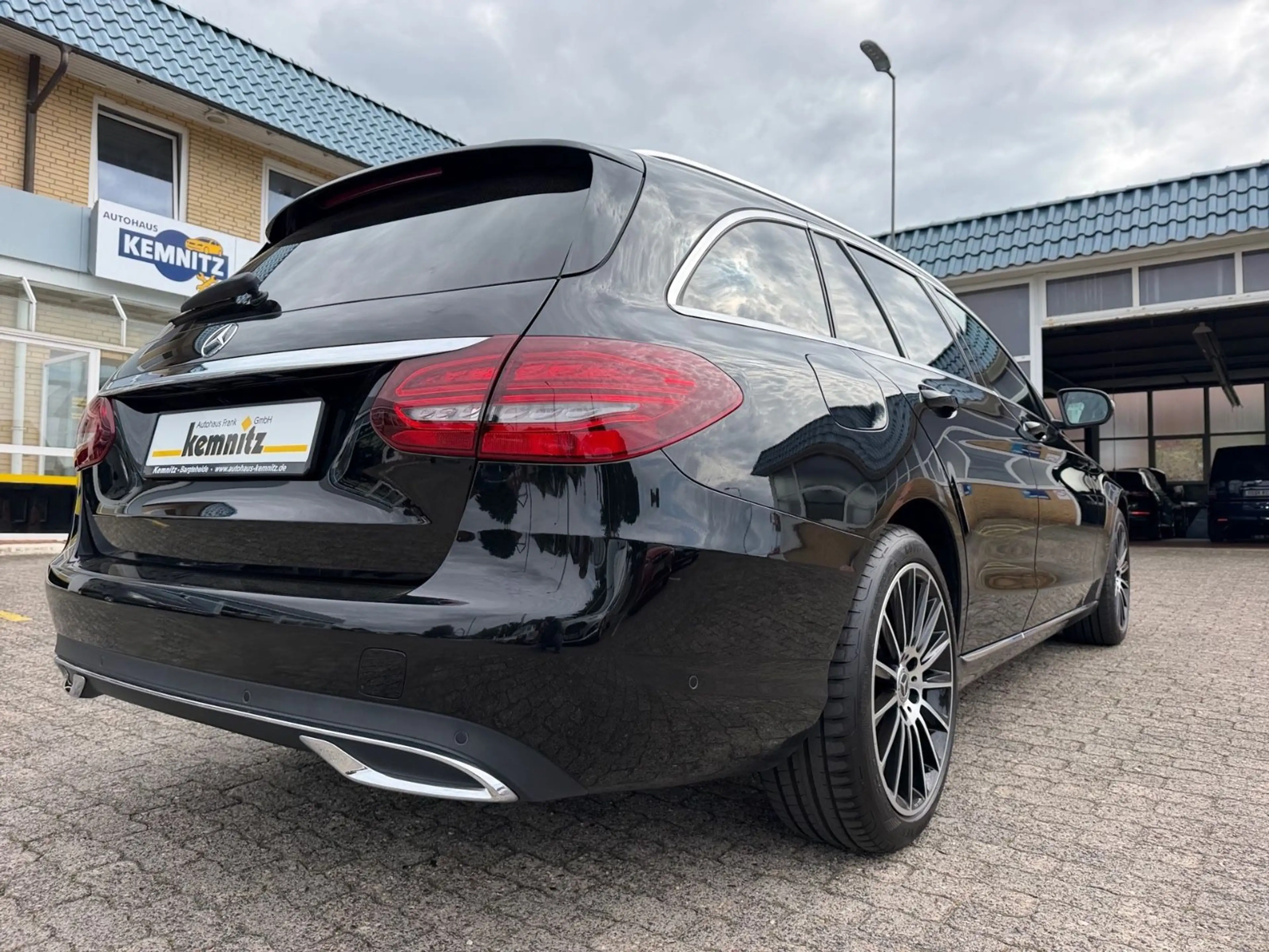 Mercedes-Benz C 180 Navi LED Teilleder — photo 13