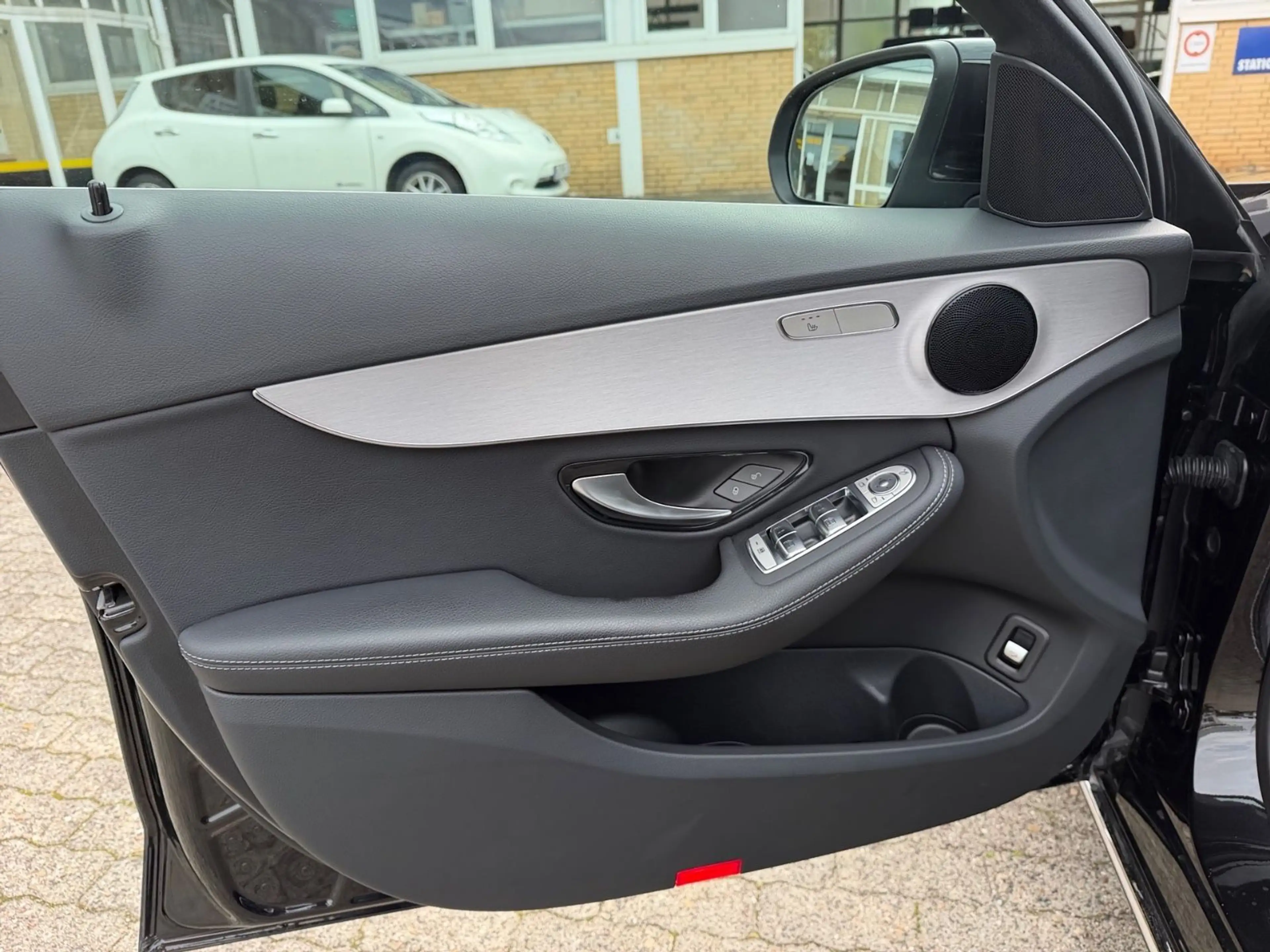 Mercedes-Benz C 180 Navi LED Teilleder — photo 15