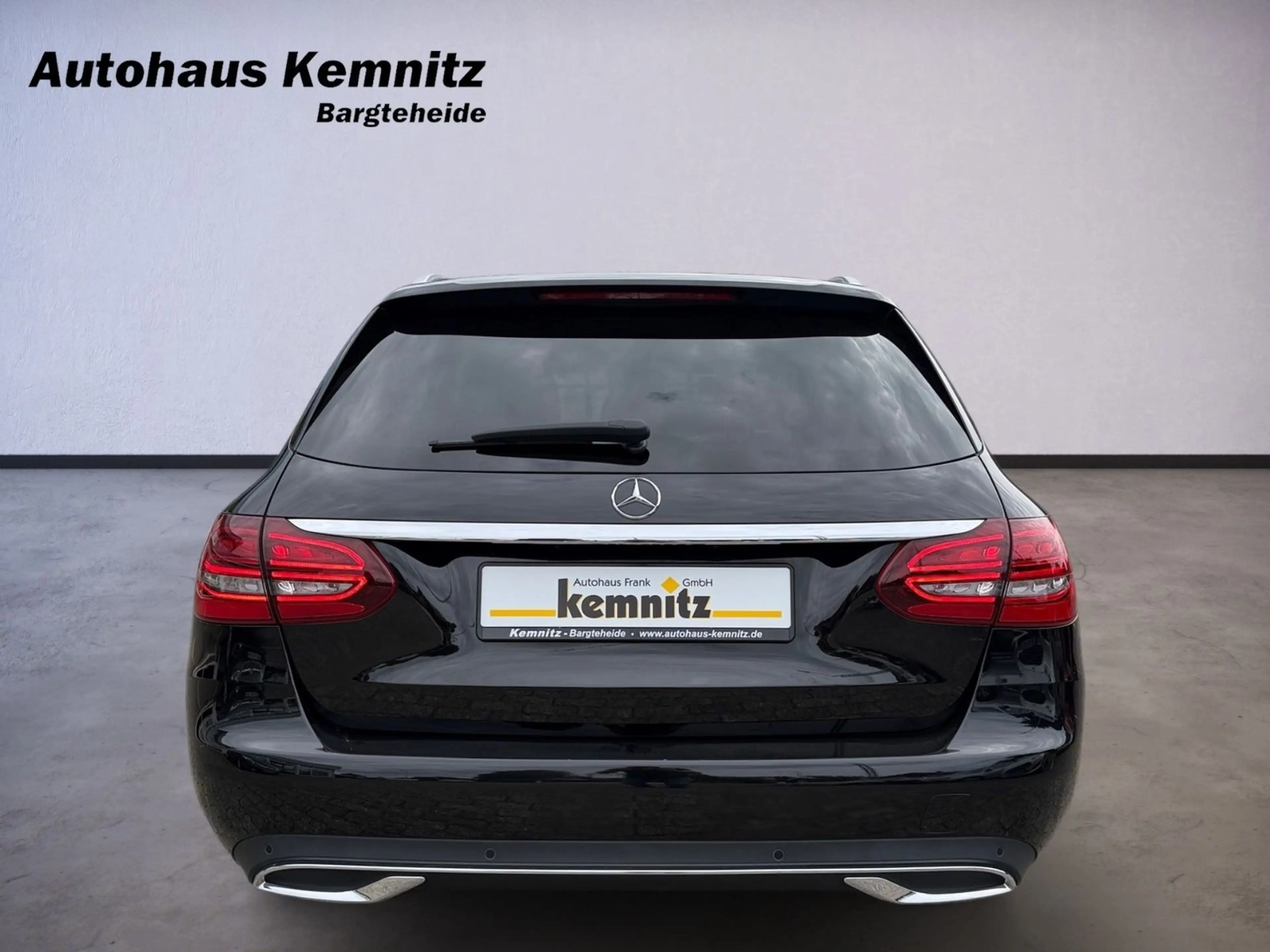 Mercedes-Benz C 180 Navi LED Teilleder — photo 6