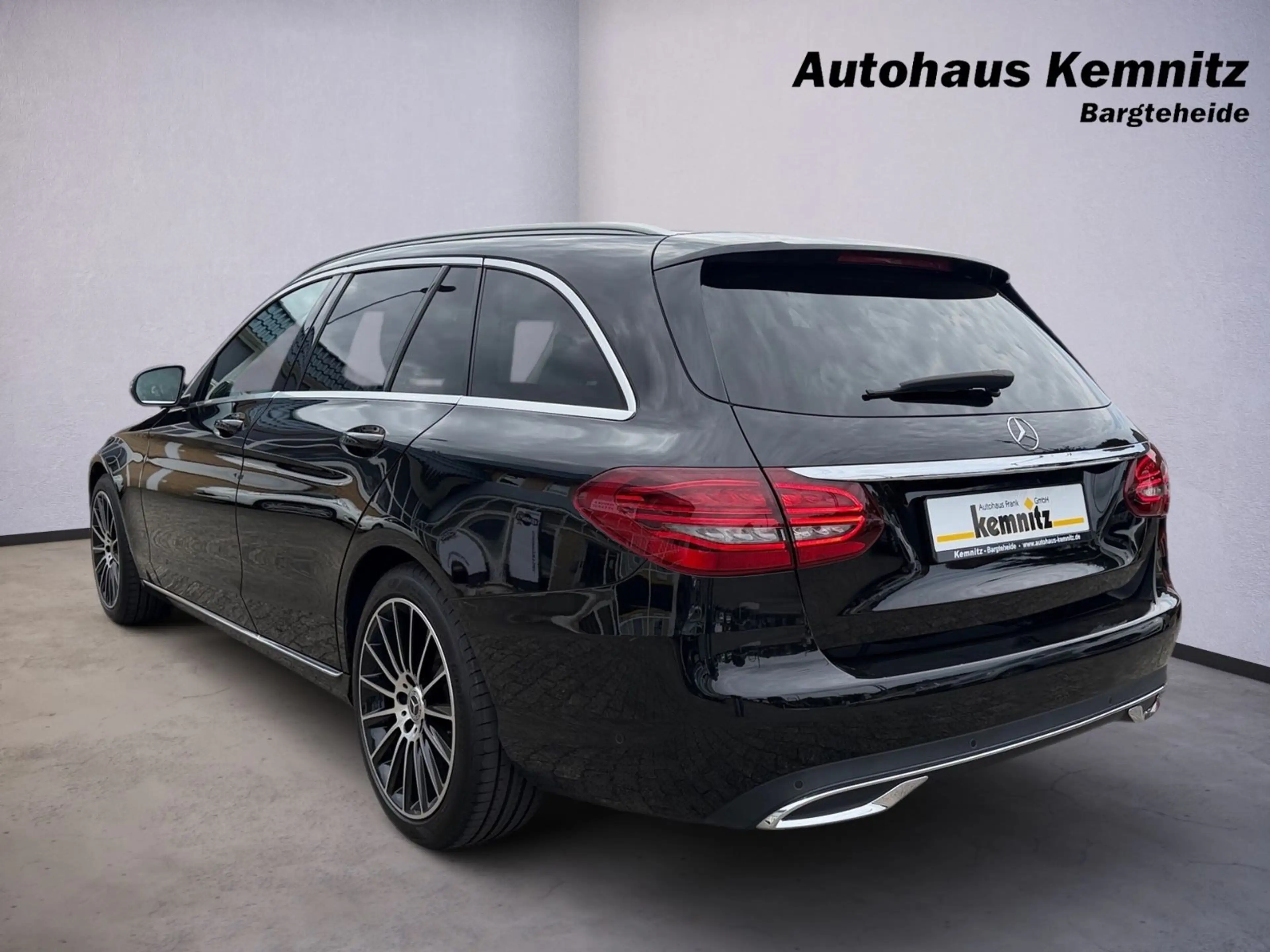 Mercedes-Benz C 180 Navi LED Teilleder — photo 7