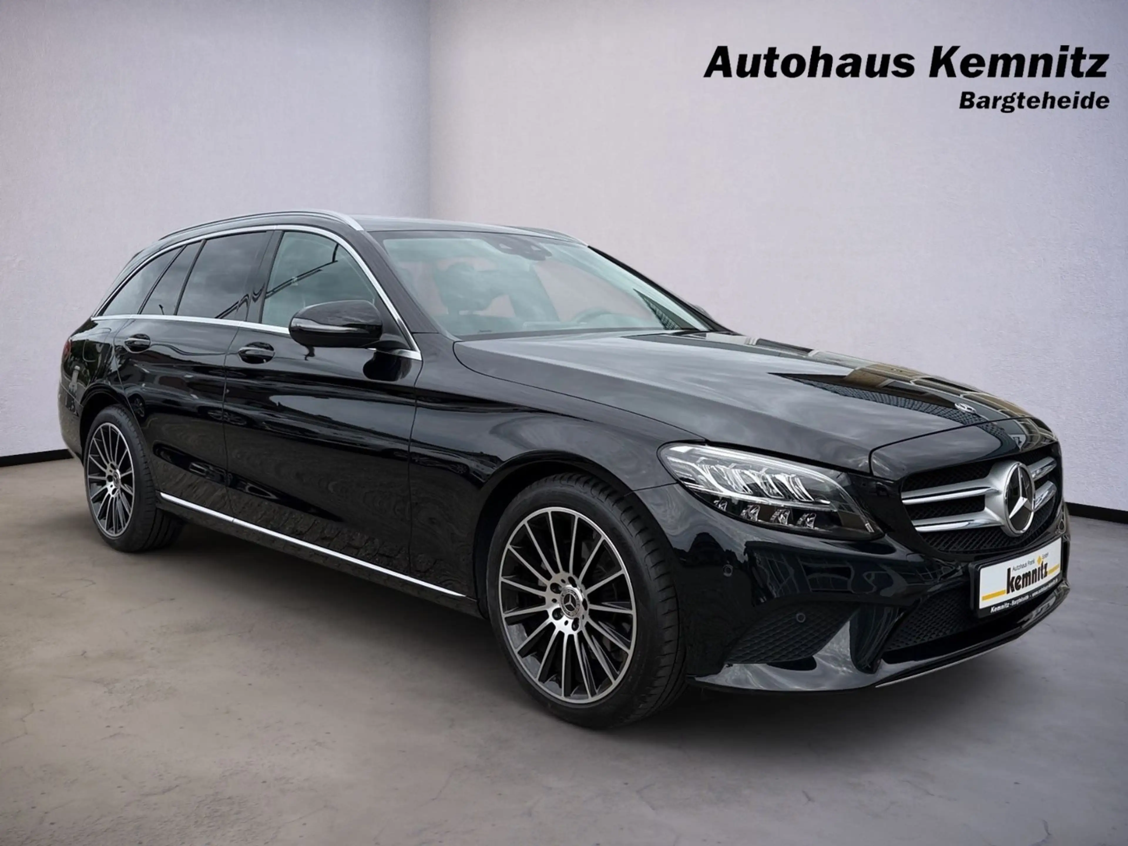 Mercedes-Benz C 180 Navi LED Teilleder — photo 3