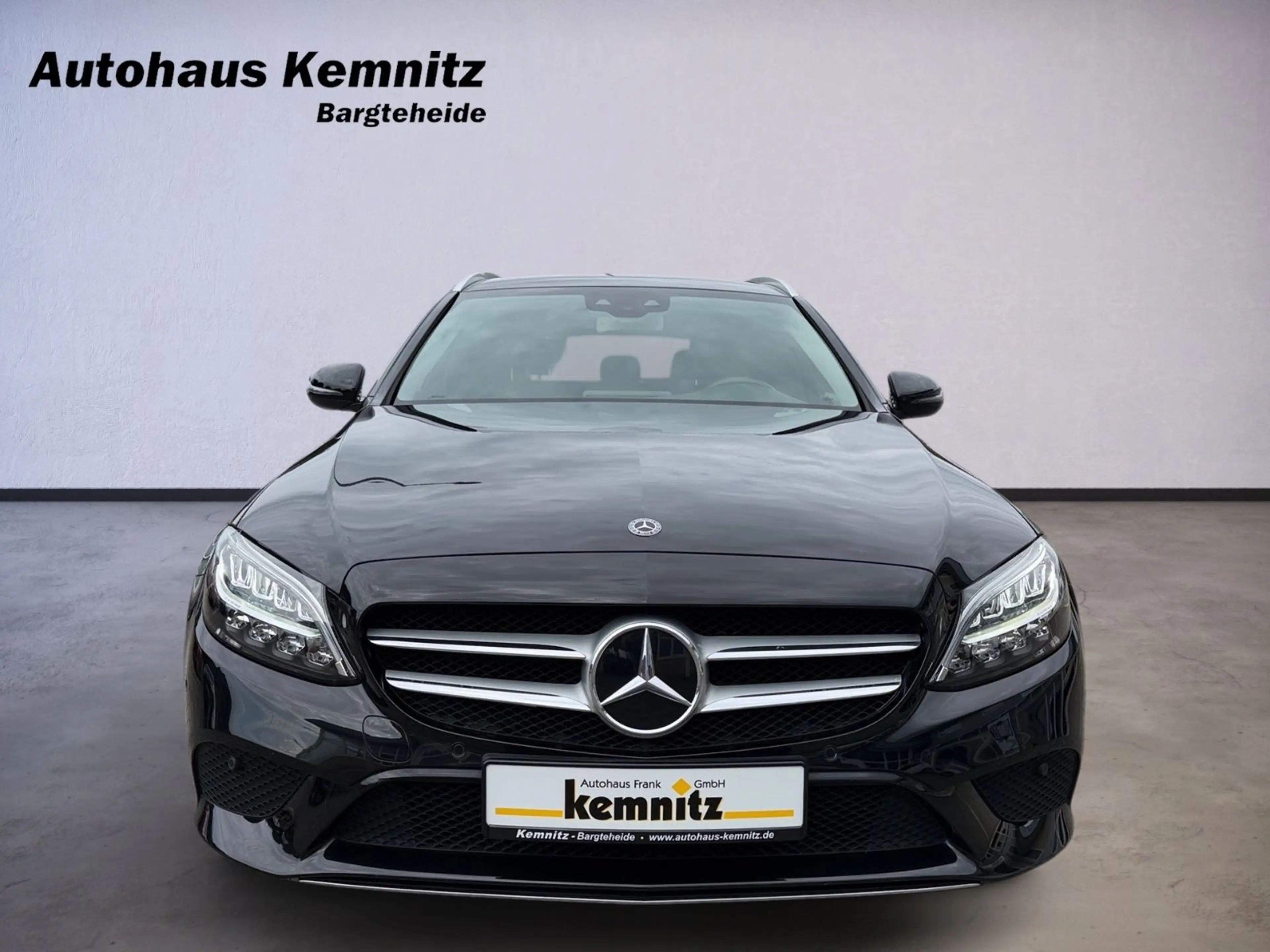 Mercedes-Benz C 180 Navi LED Teilleder — photo 2