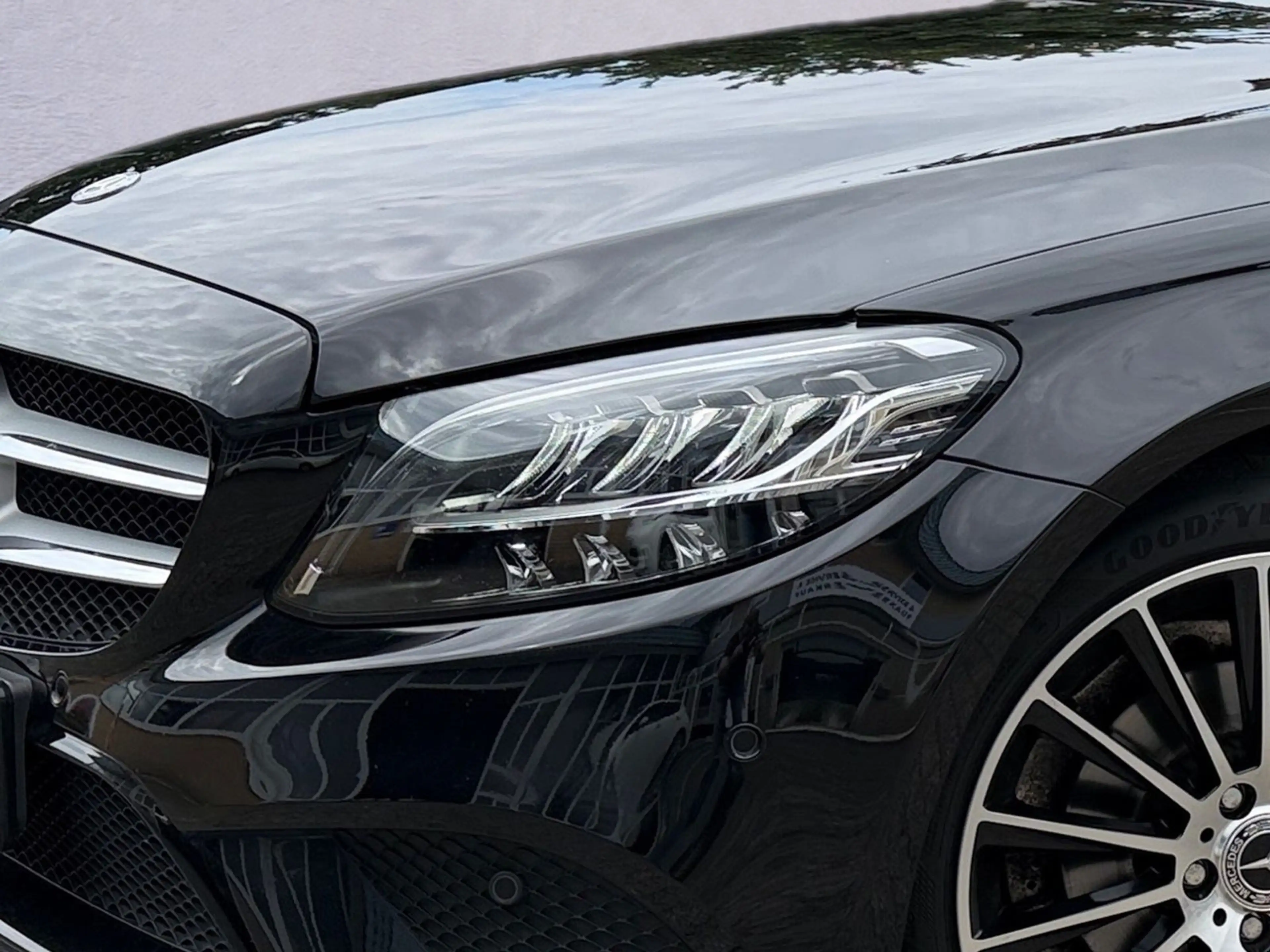 Mercedes-Benz C 180 Navi LED Teilleder — photo 9
