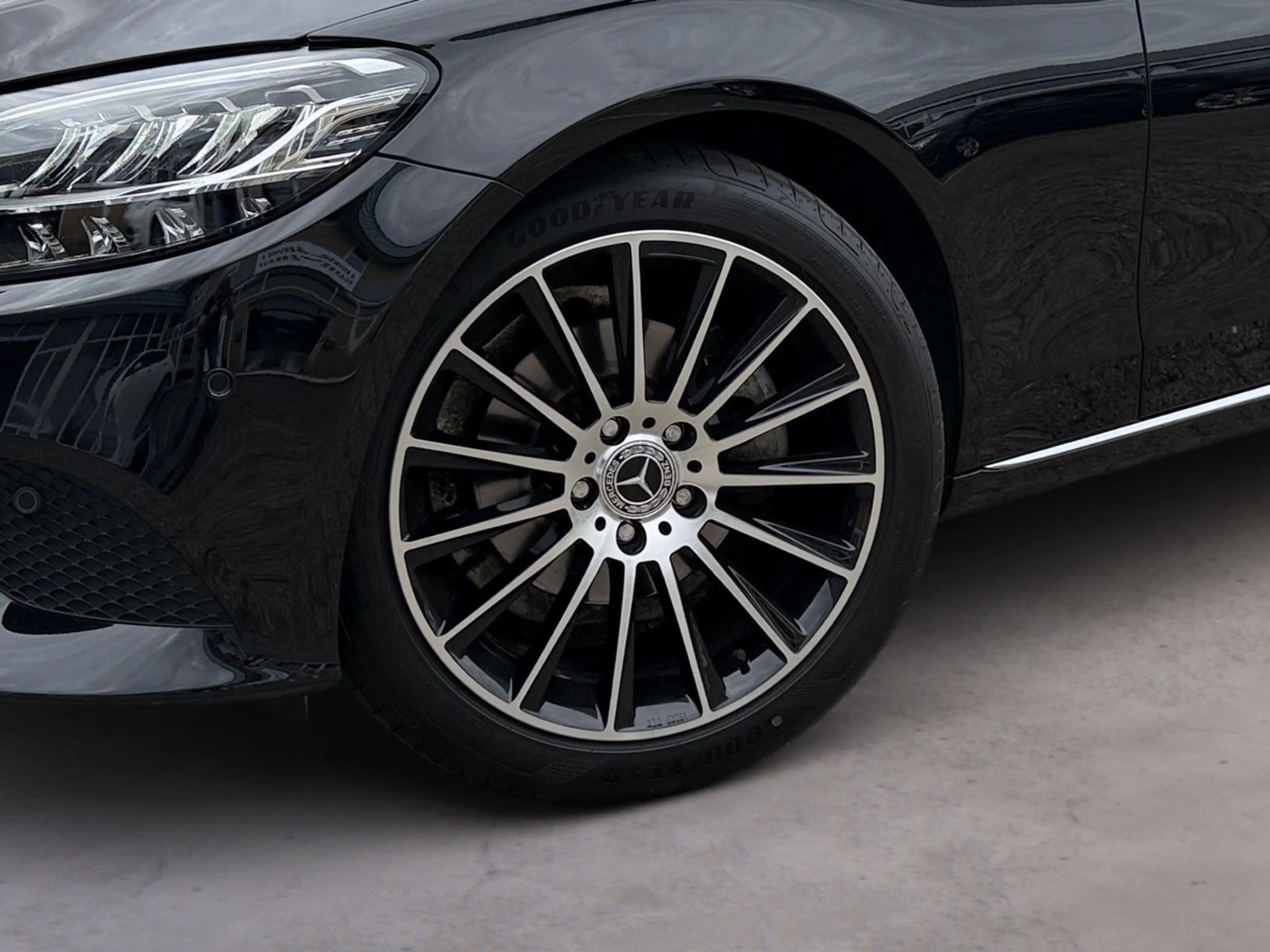Mercedes-Benz C 180 Navi LED Teilleder — photo 10