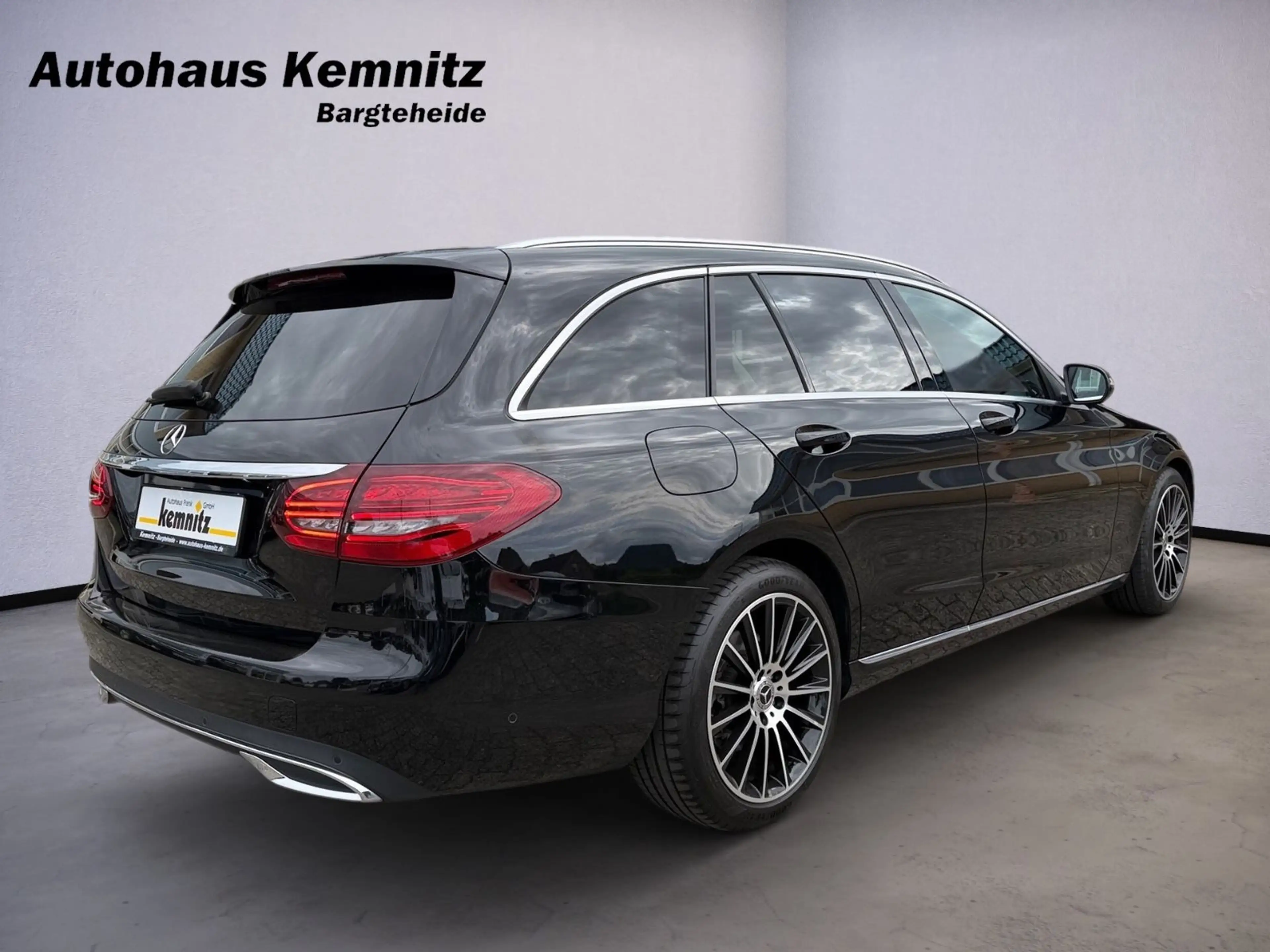 Mercedes-Benz C 180 Navi LED Teilleder — photo 5