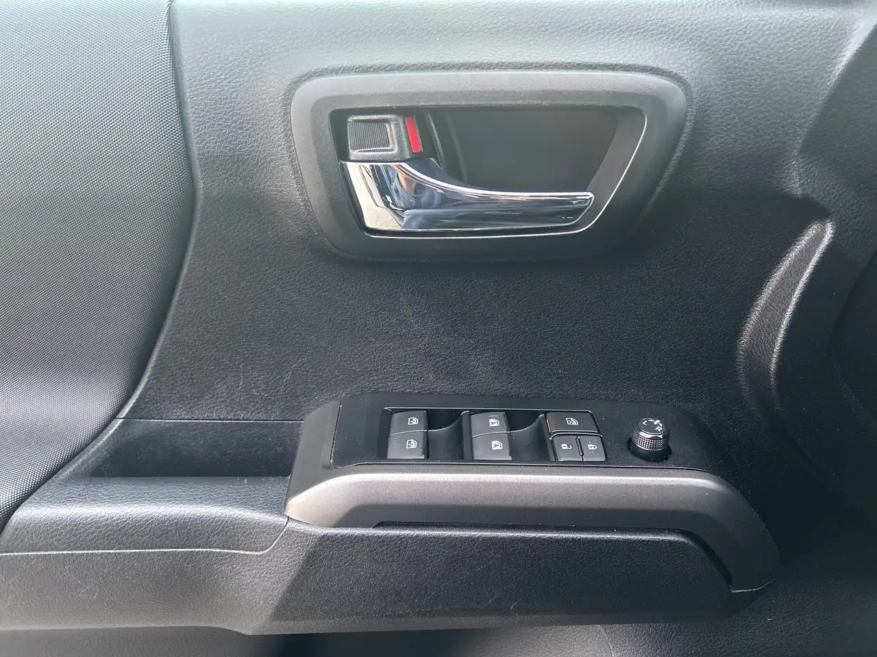 Toyota Tacoma снимка Toyota Tacoma