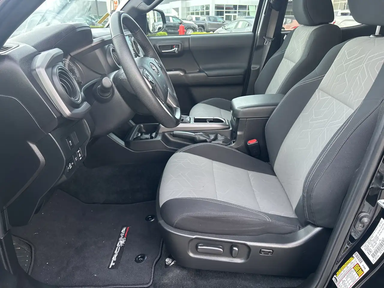 Toyota Tacoma снимка Toyota Tacoma