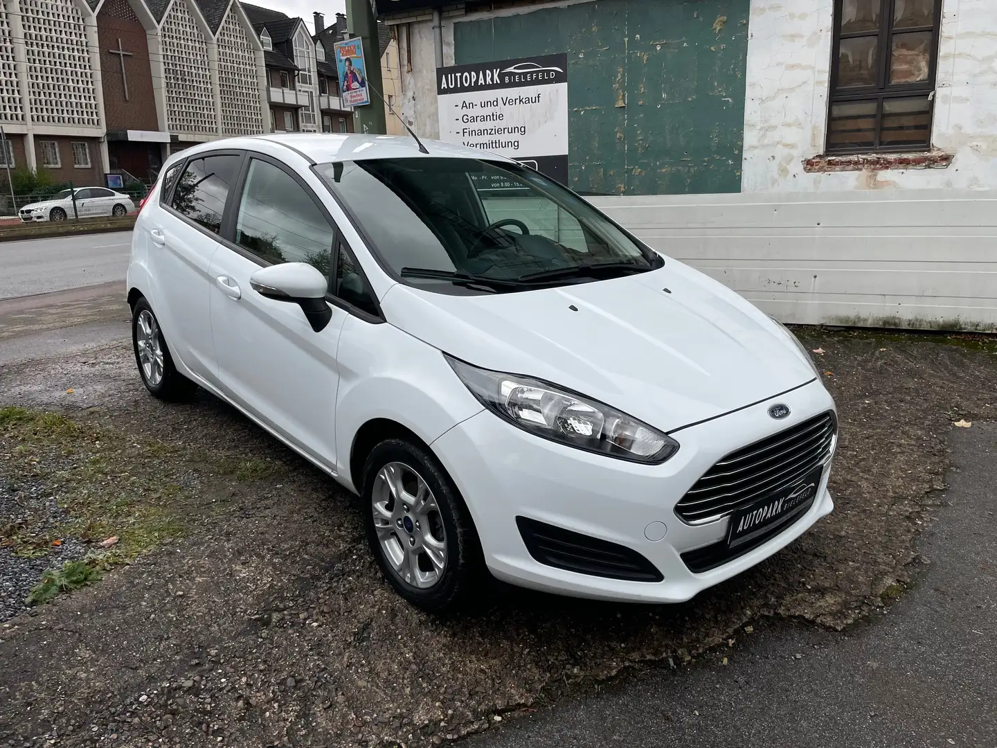 Ford Fiesta 1.25 SYNC Edition / Klima / SHZ. / AHK / ZR gew. Blanc - 1