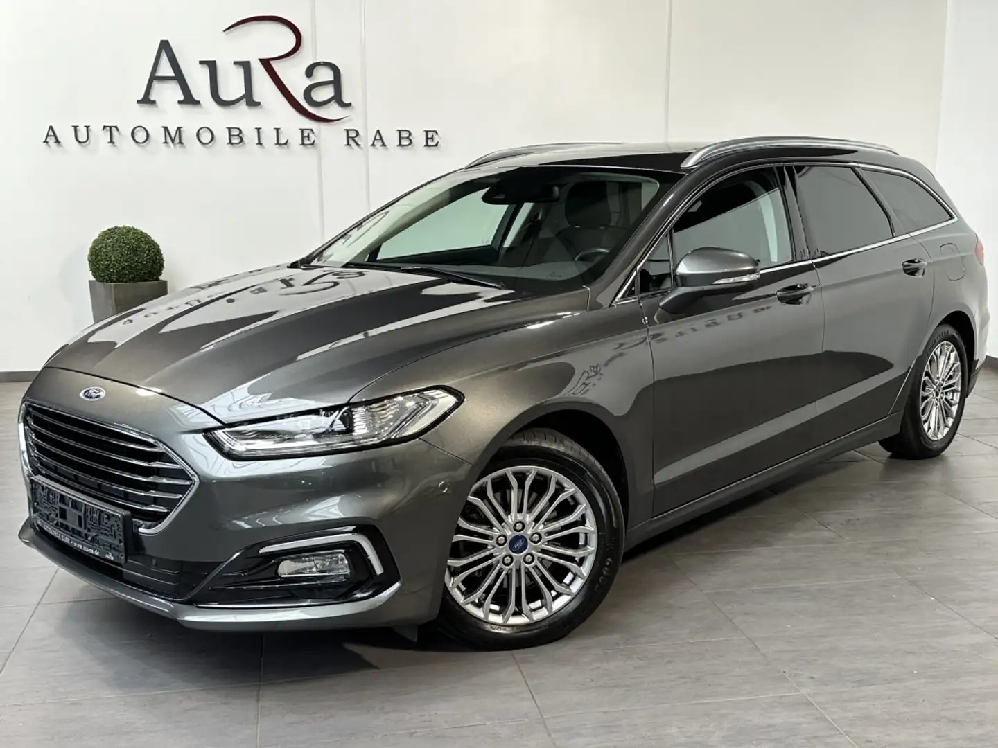 Ford Mondeo Turnier 2.0 EB Titanium NAV+LED+PANO+AHK Grau - 1