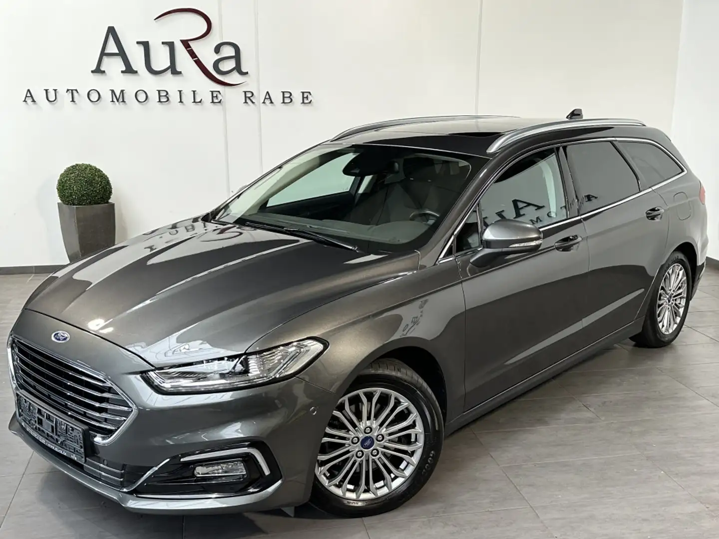 Ford Mondeo Turnier 2.0 EB Titanium NAV+LED+PANO+AHK Grau - 2