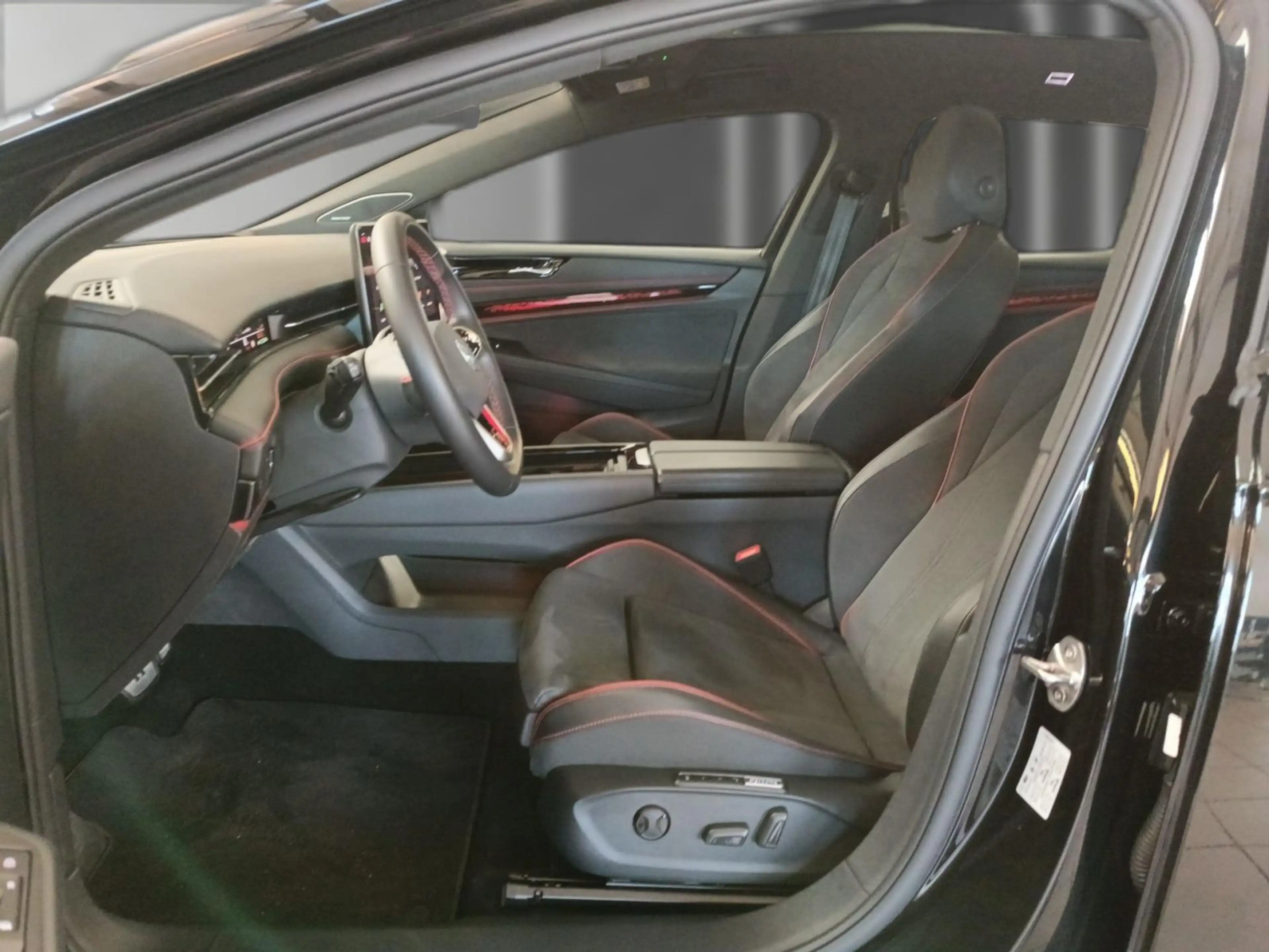Volkswagen ID.7 GTX *PANO*IQ-MATRIX*AHK*360°*WärmeP* — photo 11