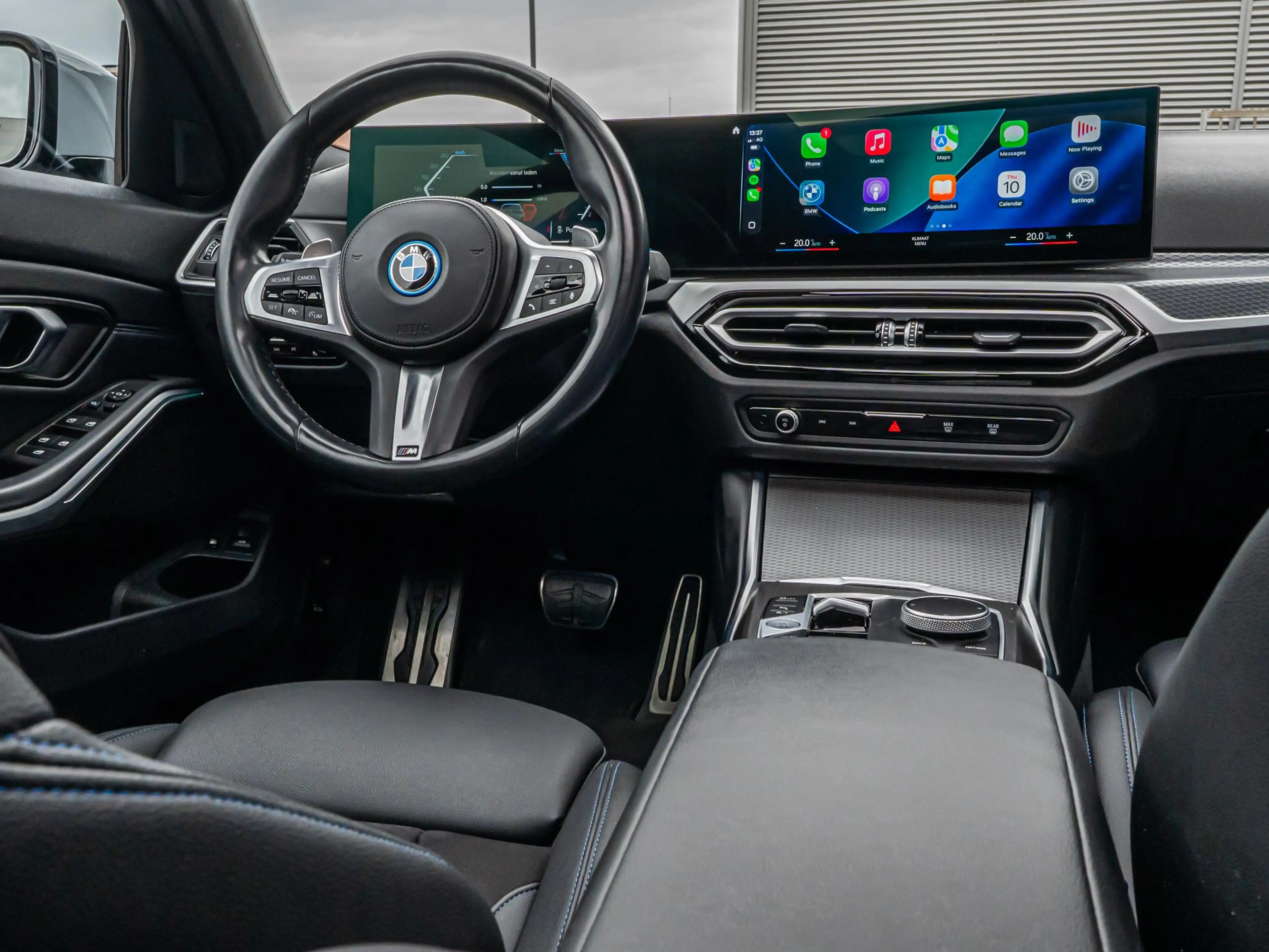 BMW 330 330e Touring M Sport Pano HUD Keyless Laser — photo 12