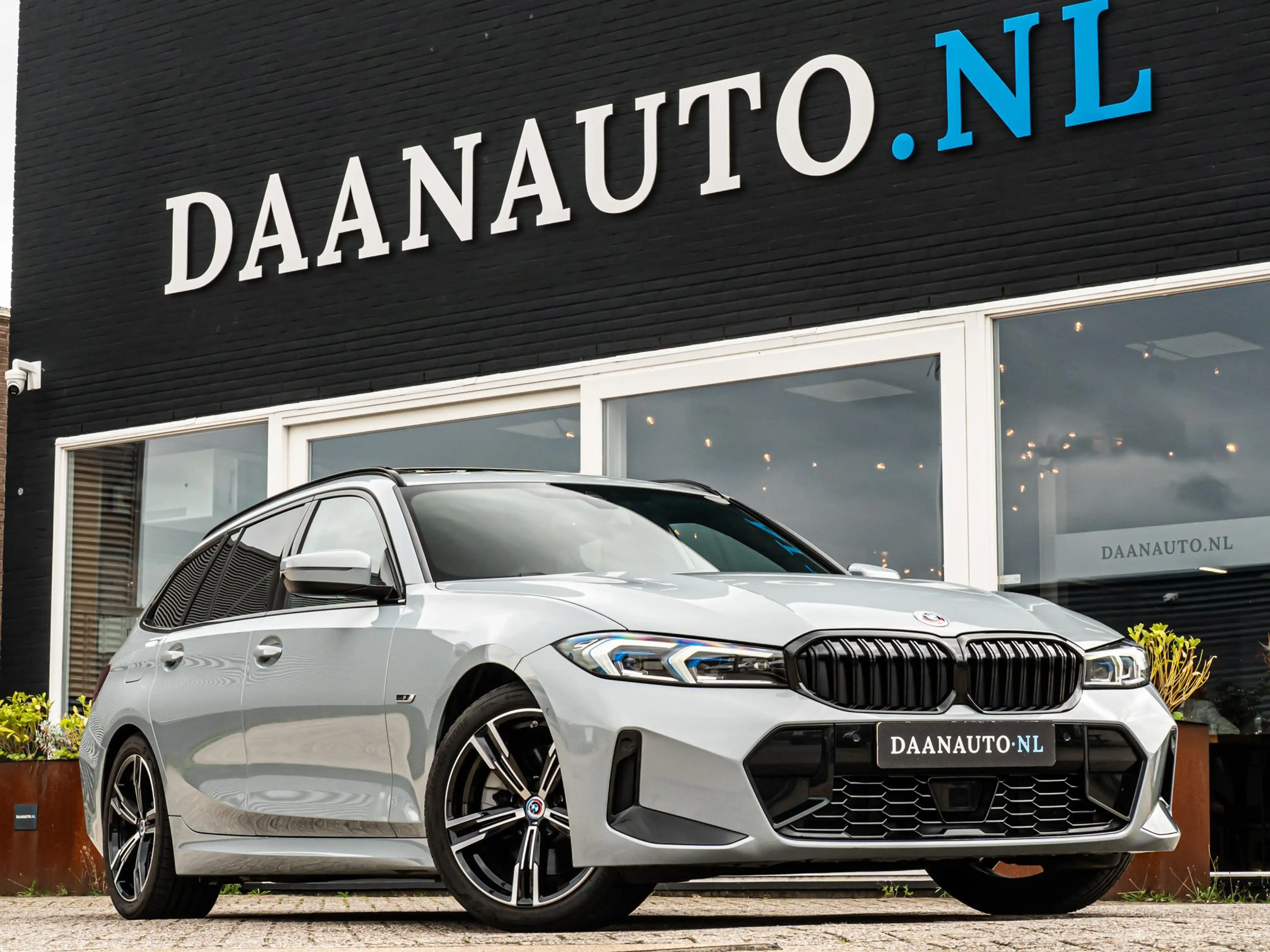 BMW 330 330e Touring M Sport Pano HUD Keyless Laser — photo 7