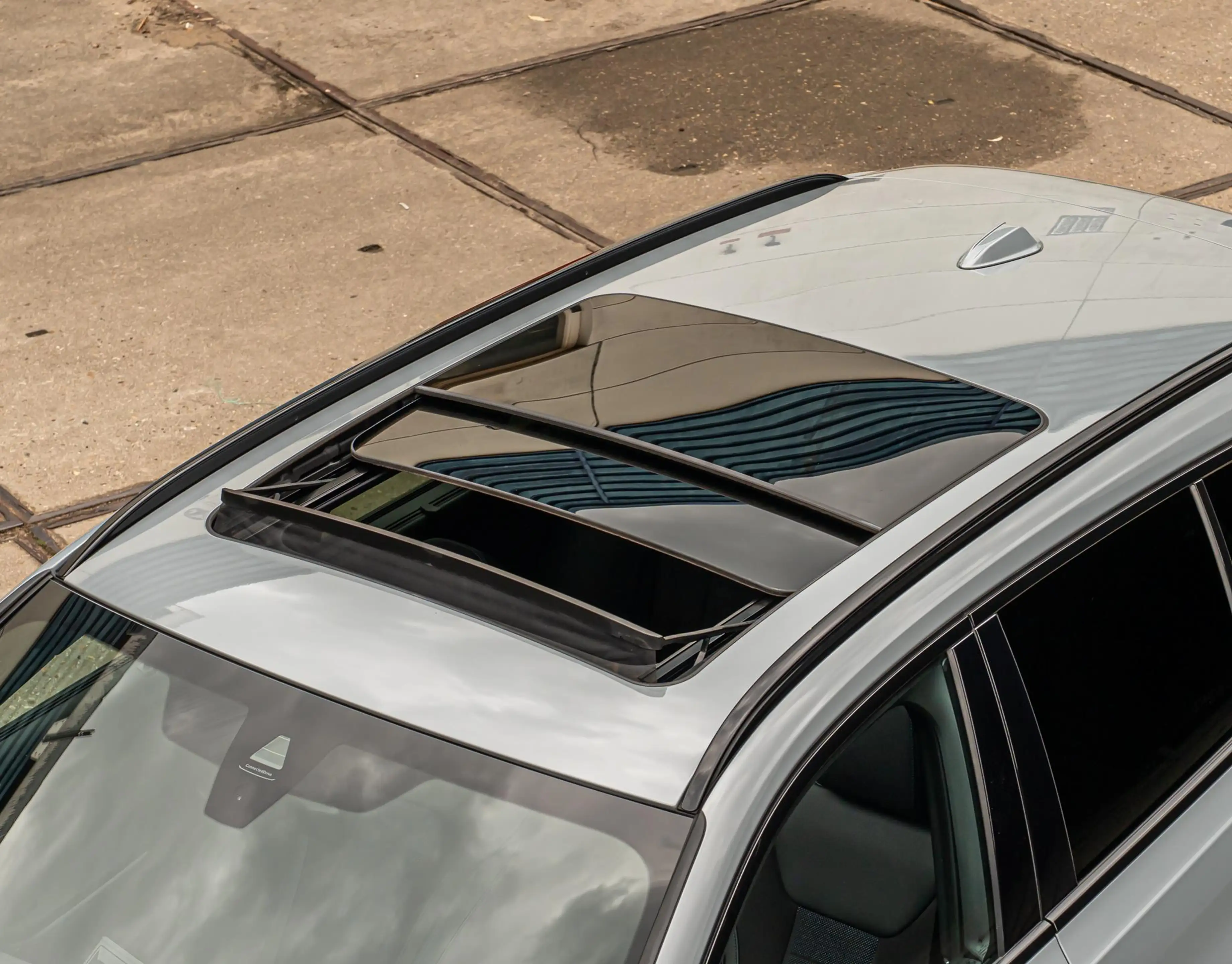 BMW 330 330e Touring M Sport Pano HUD Keyless Laser — photo 3