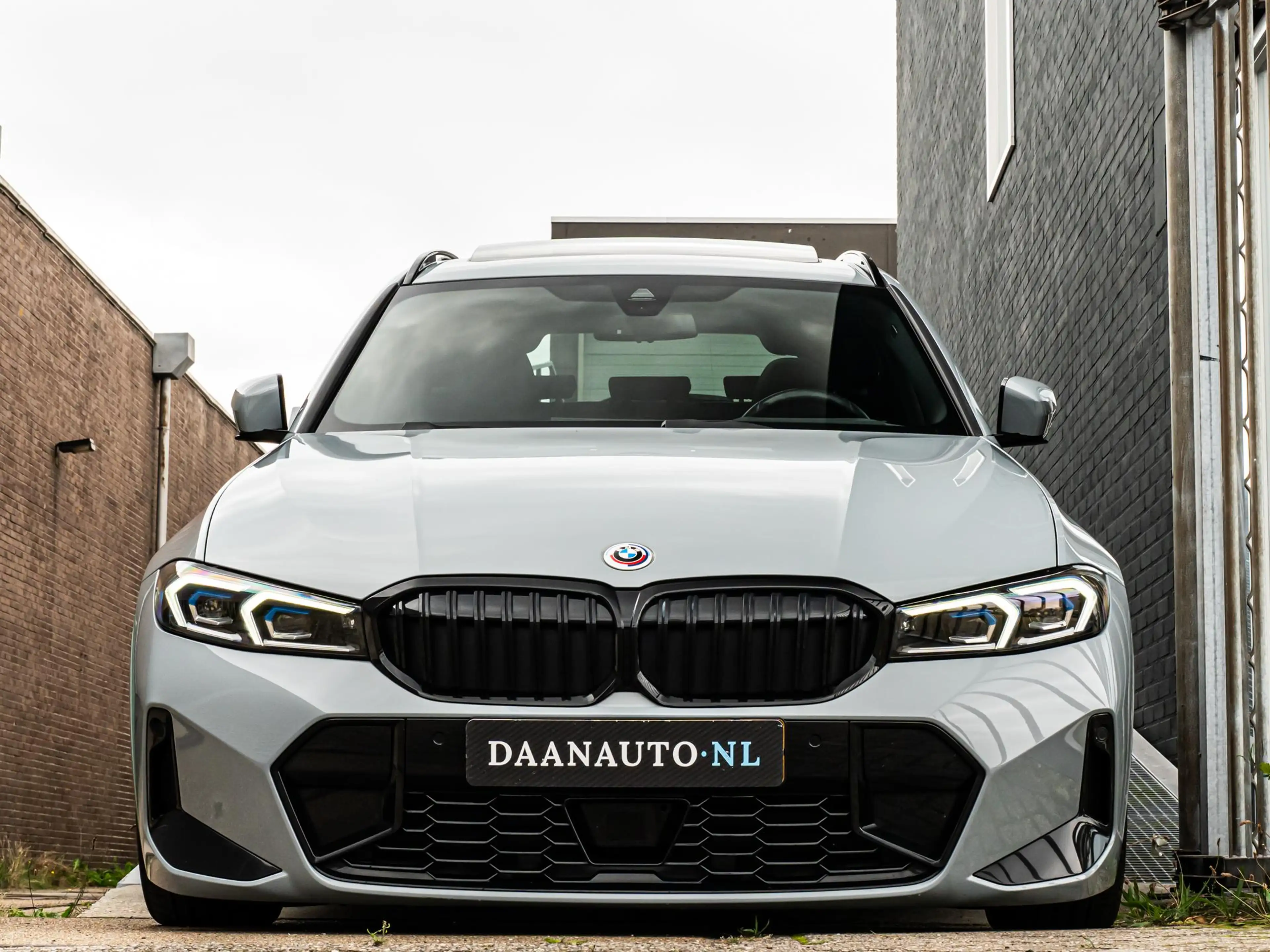 BMW 330 330e Touring M Sport Pano HUD Keyless Laser — photo 11
