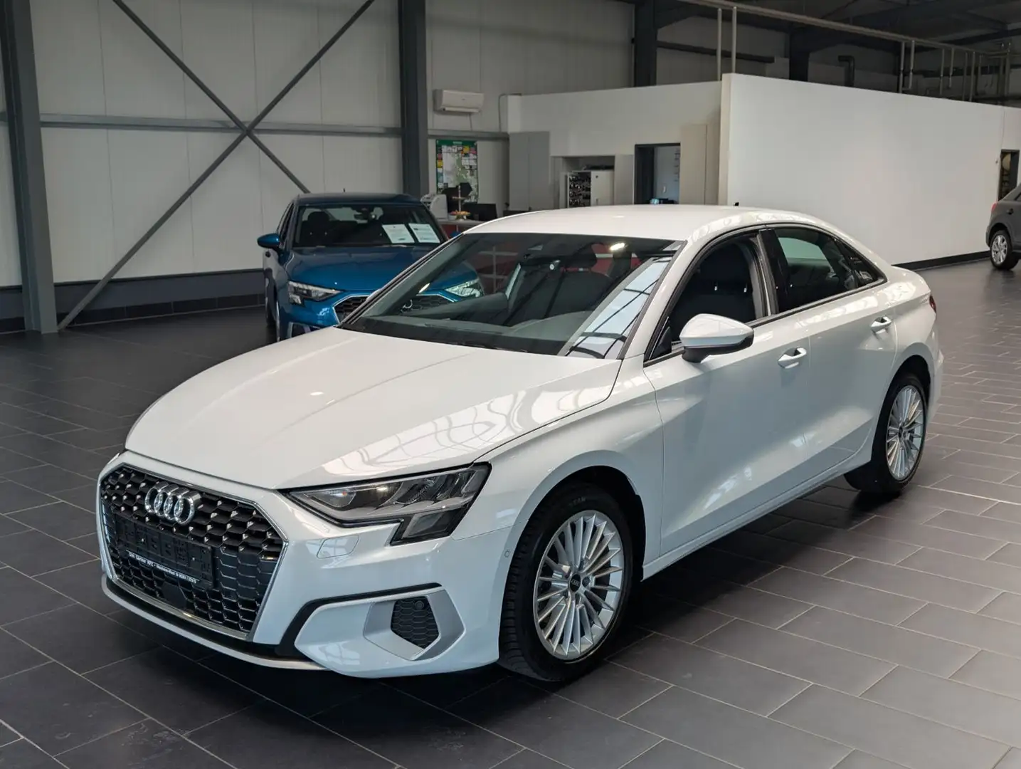Audi A3 30 TFSI Limousine advanced PDC Navi 1.Hand Weiß - 1