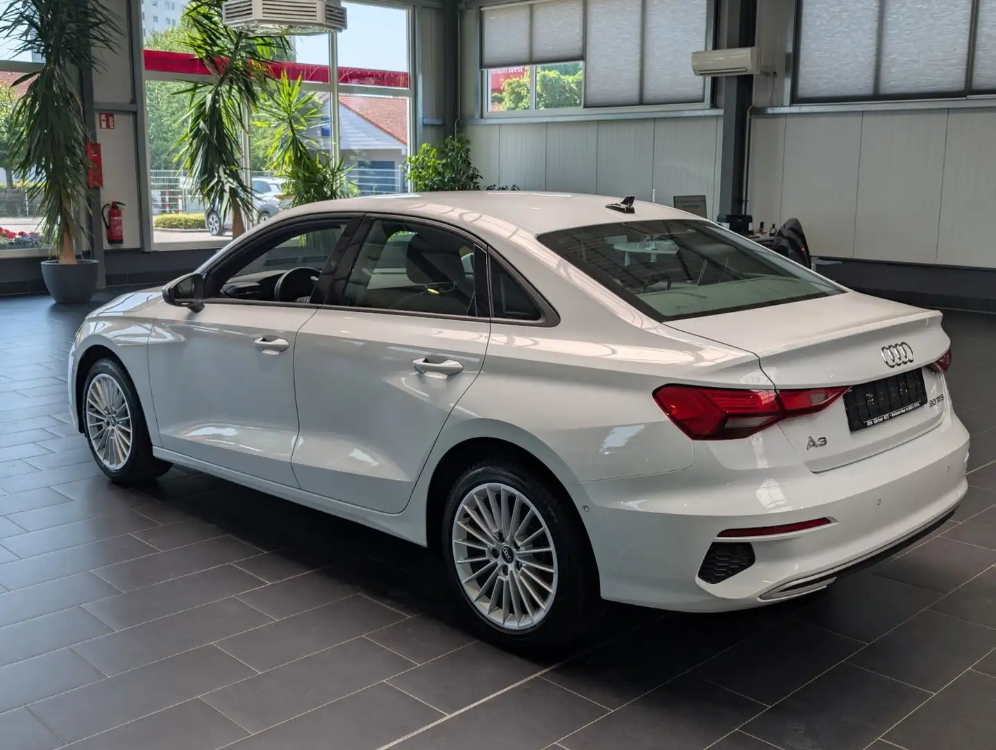 Audi A3 30 TFSI Limousine advanced PDC Navi 1.Hand Weiß - 2