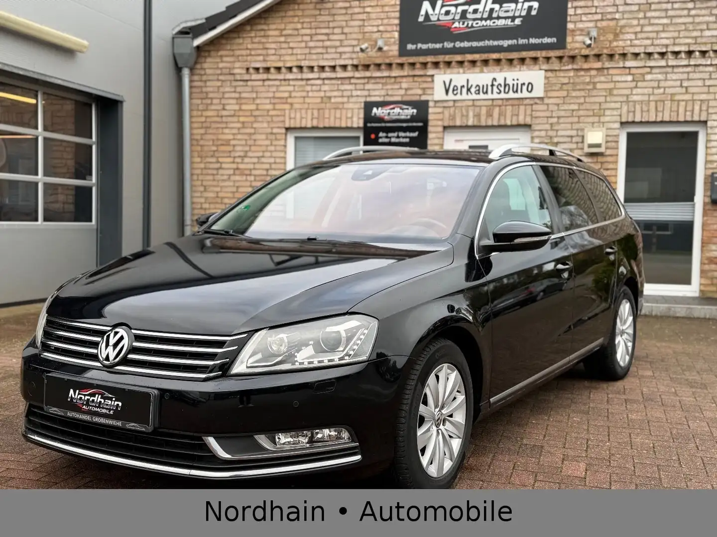 Volkswagen Passat Variant *LED*SHZ*AHK*NAVI*TEMPO*177 PS Schwarz - 1