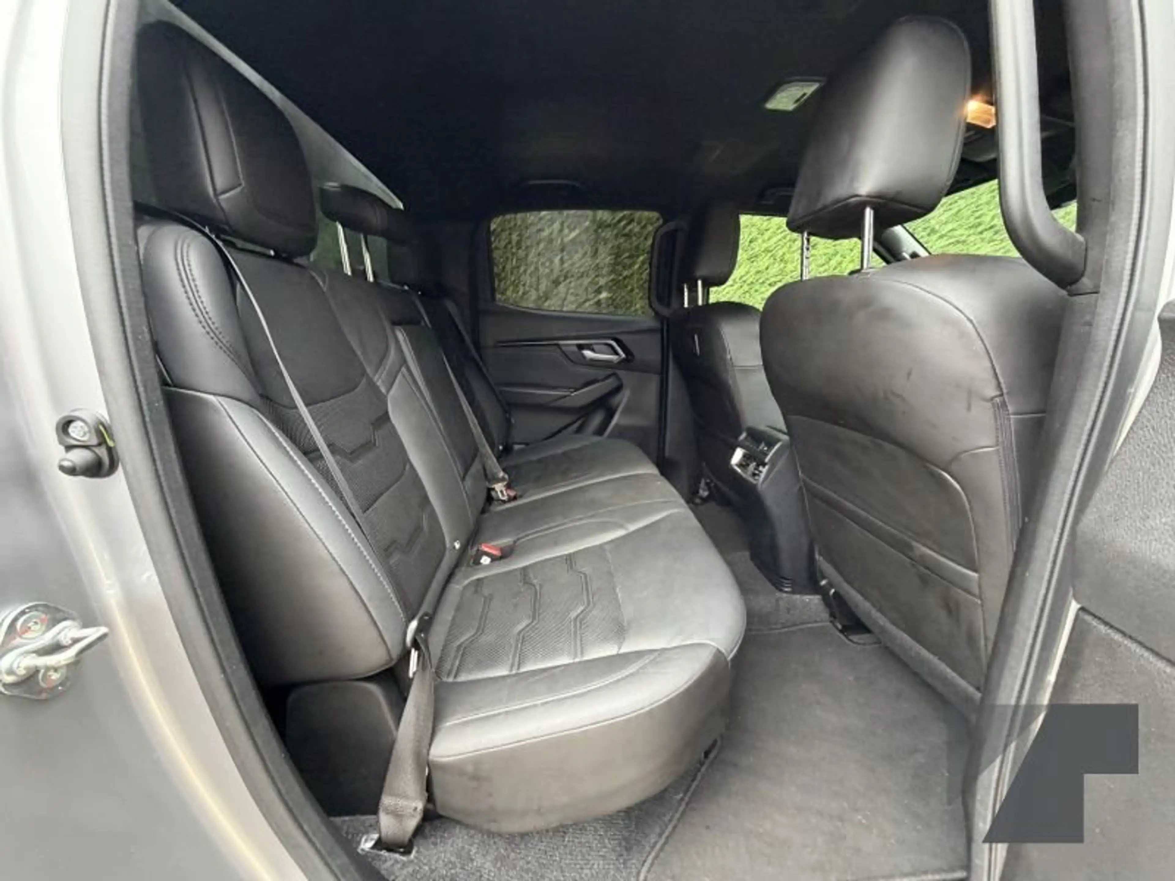 Isuzu D-Max Double Cab 4WD Vcross — photo 13