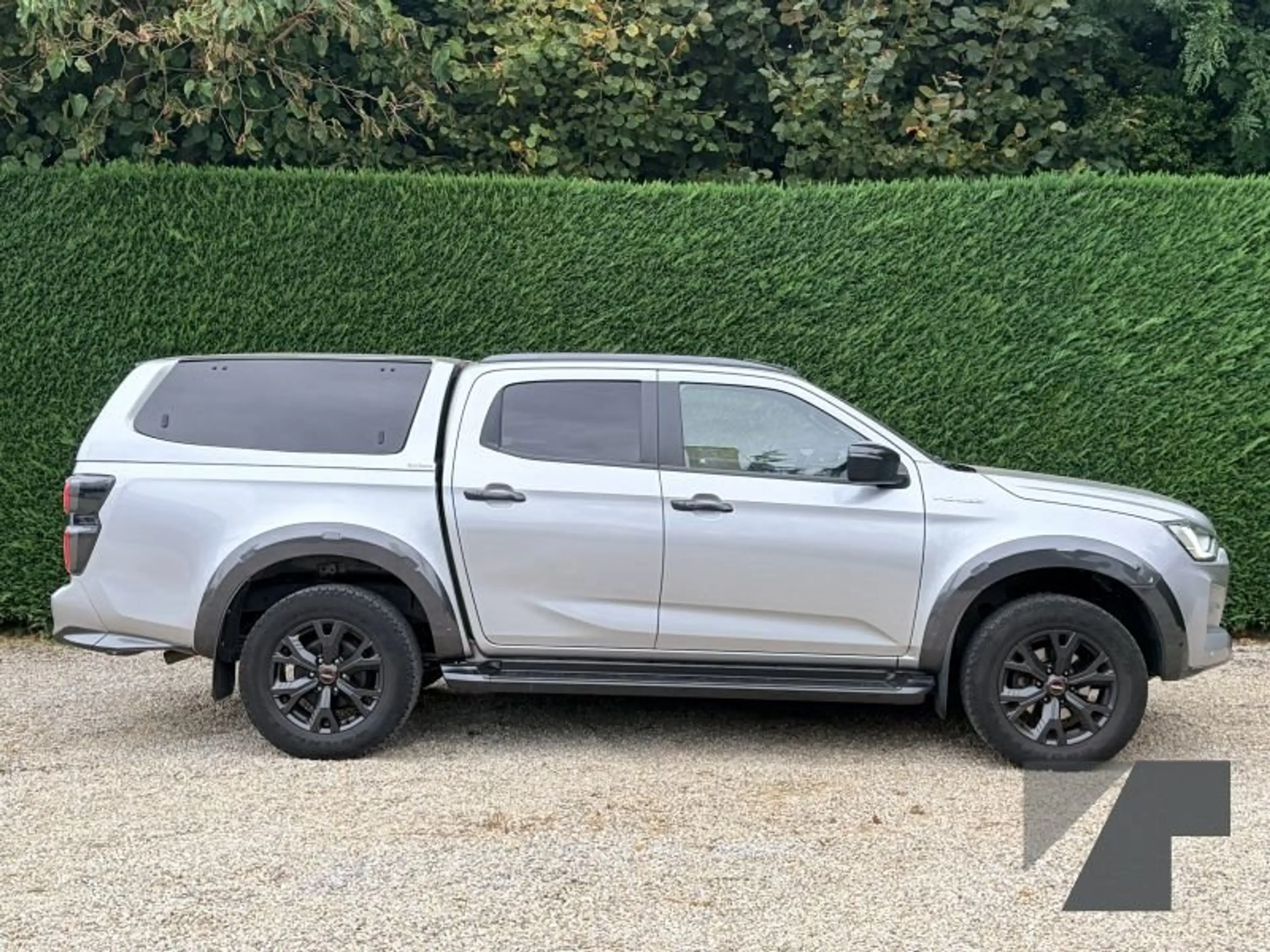 Isuzu D-Max Double Cab 4WD Vcross — photo 6
