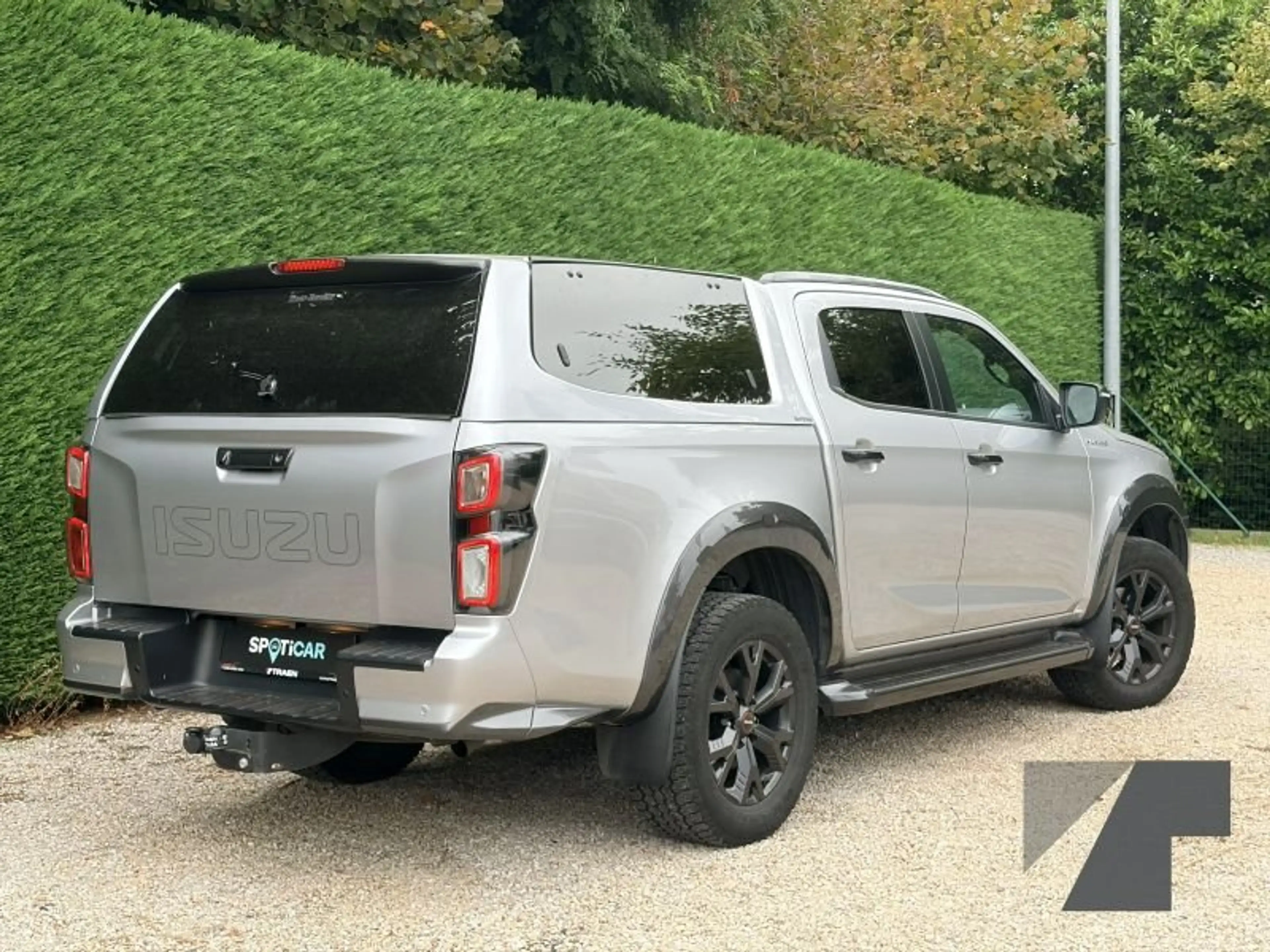 Isuzu D-Max Double Cab 4WD Vcross — photo 5