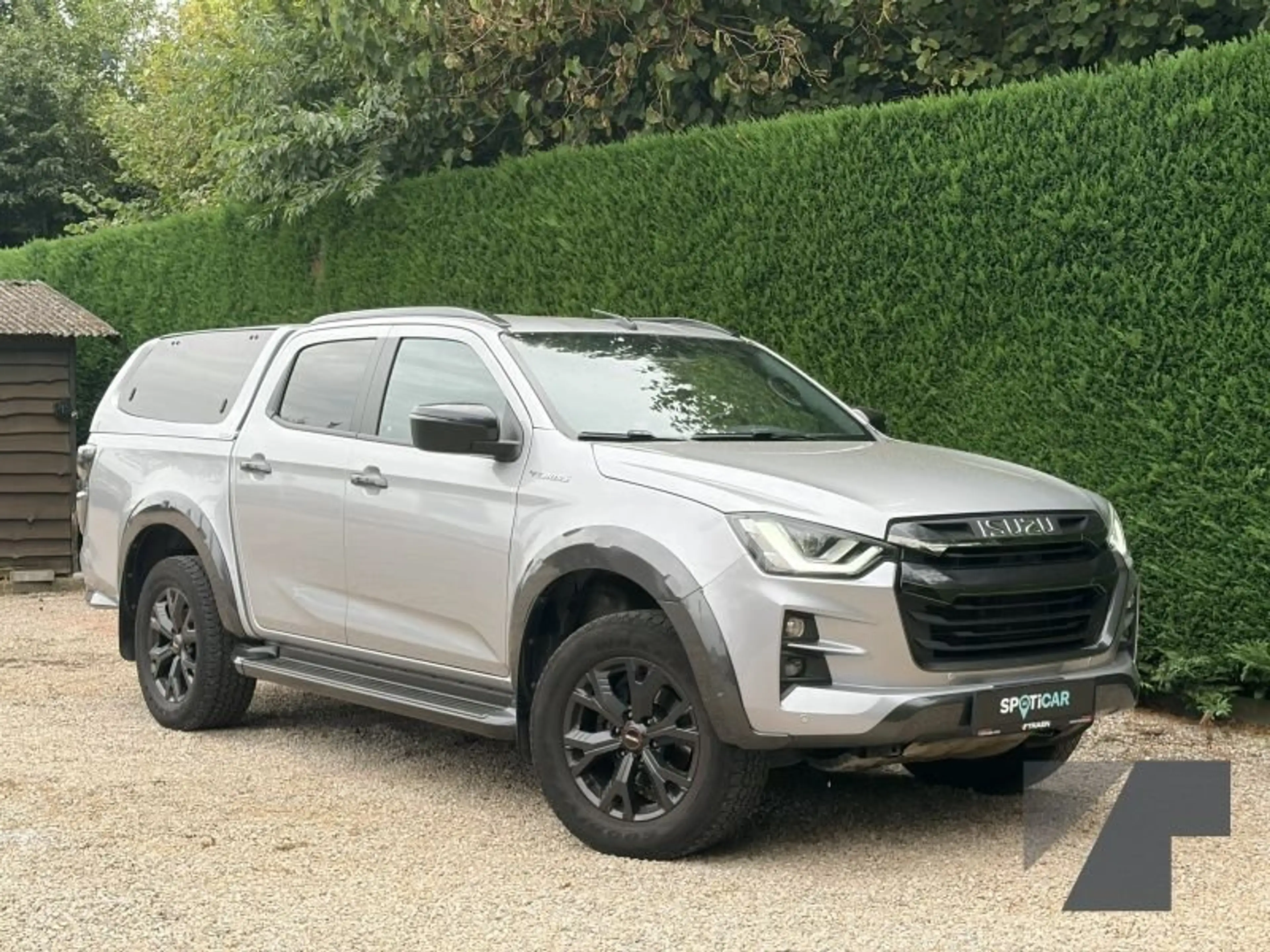Isuzu D-Max Double Cab 4WD Vcross — photo 7