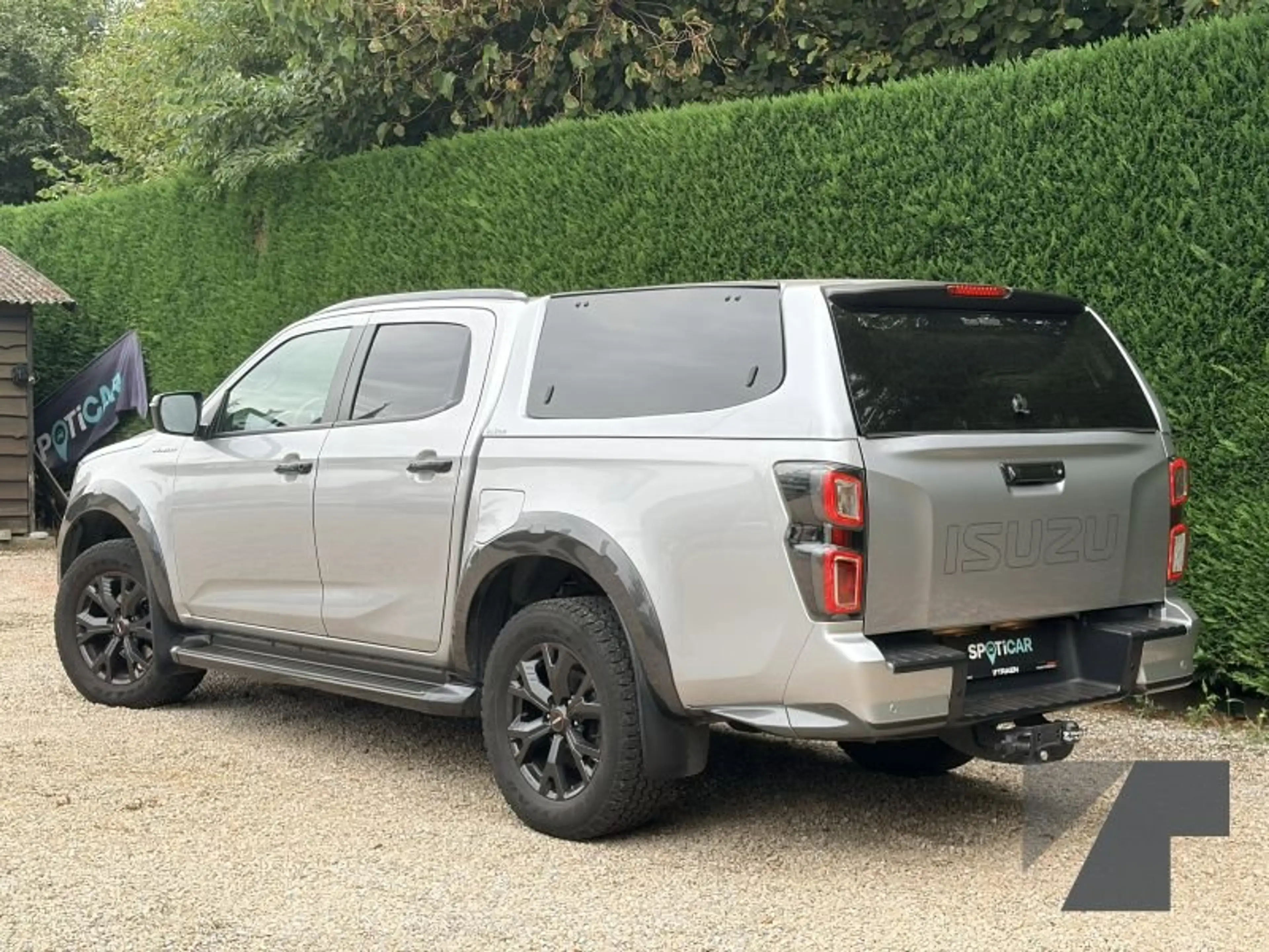 Isuzu D-Max Double Cab 4WD Vcross — photo 3