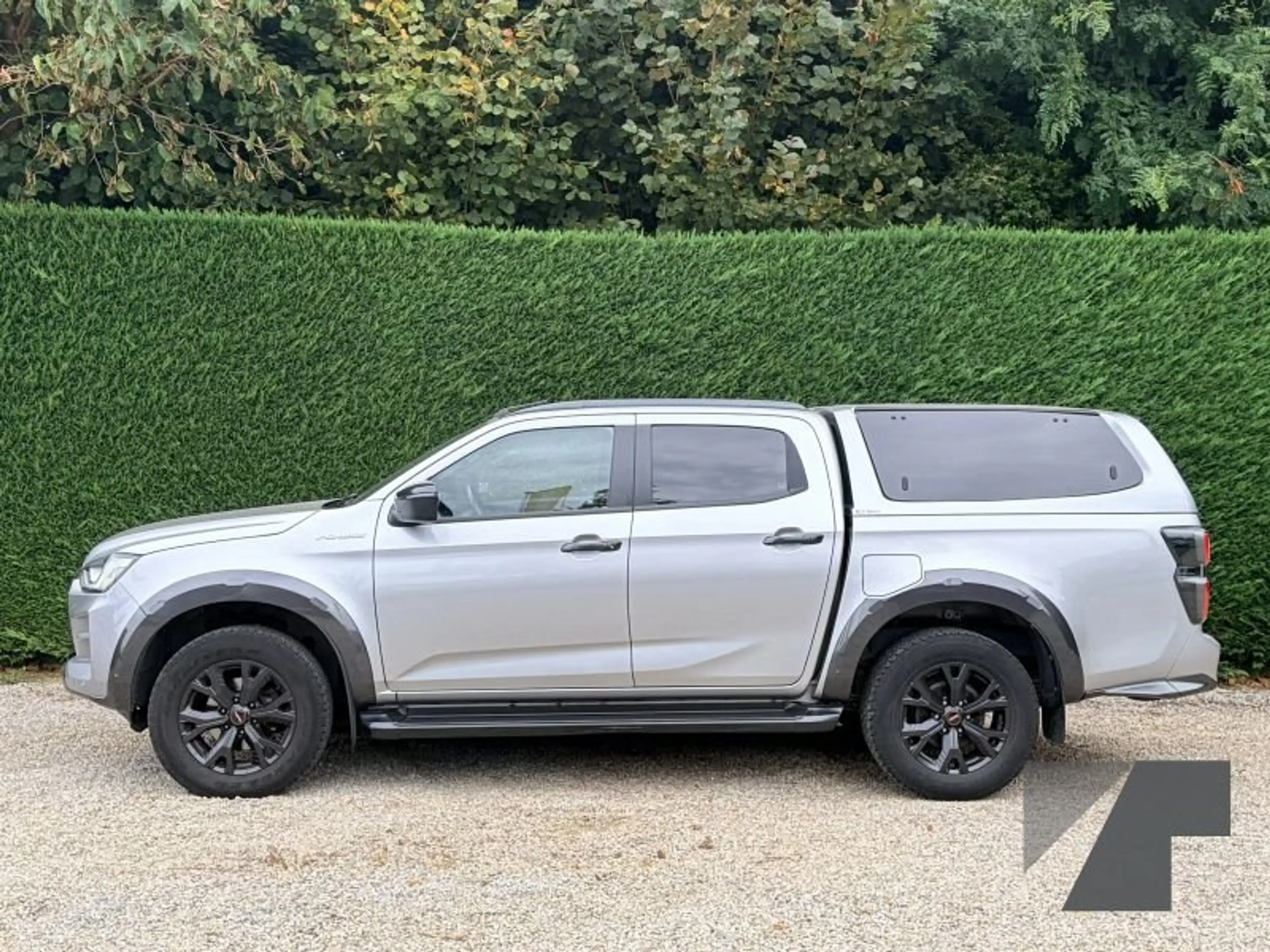 Isuzu D-Max Double Cab 4WD Vcross — photo 2