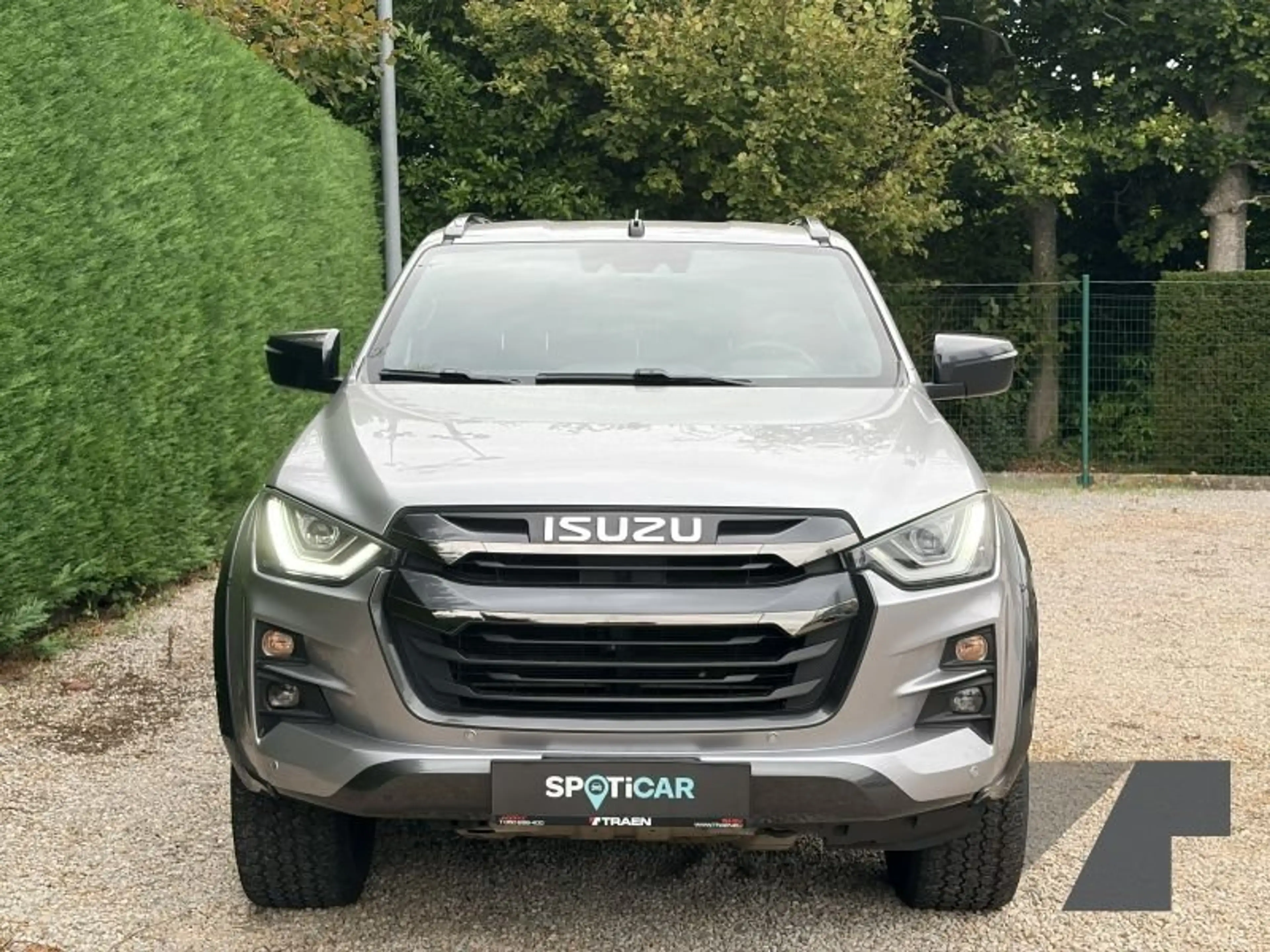Isuzu D-Max Double Cab 4WD Vcross — photo 8