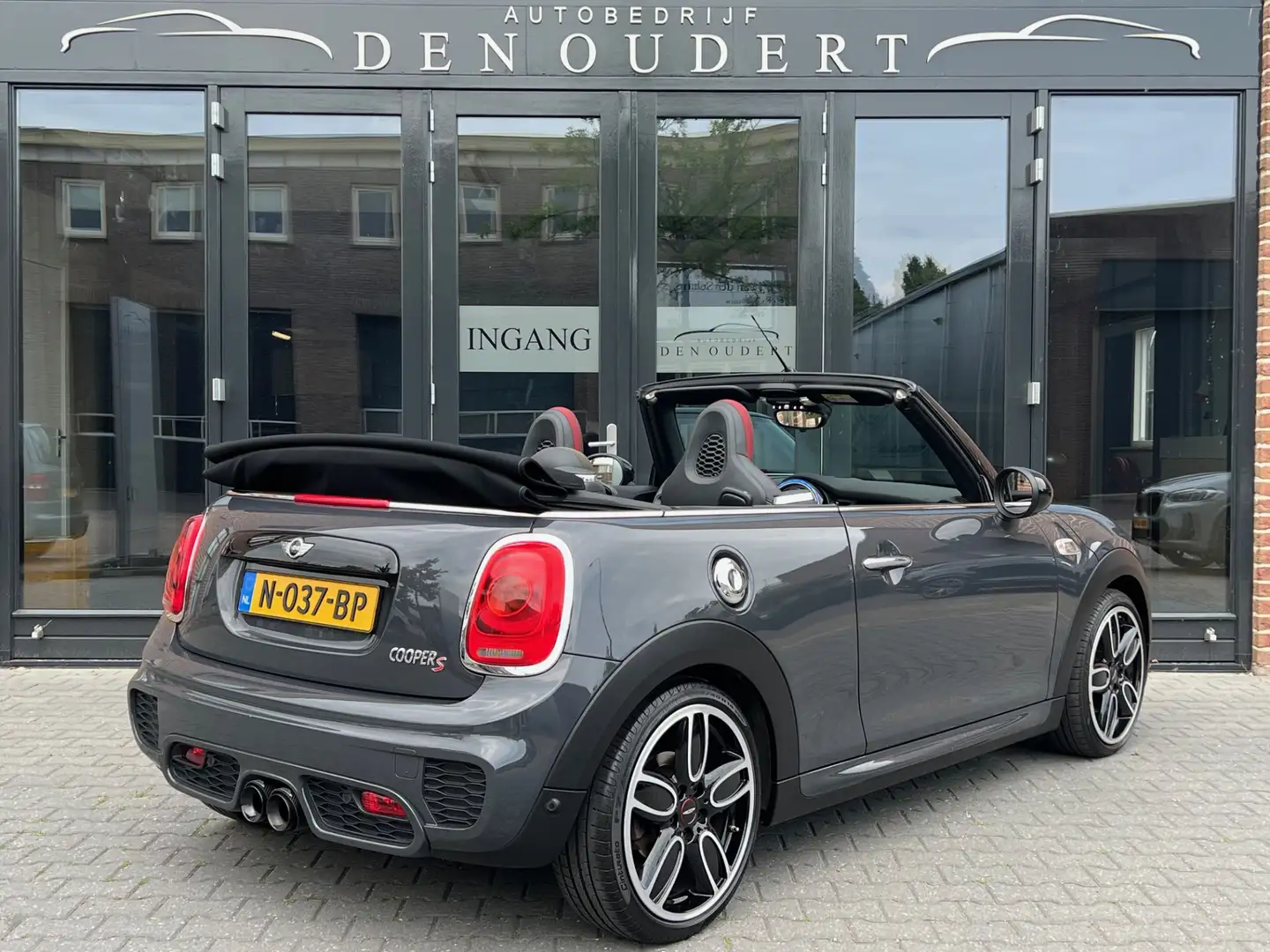 MINI Cooper S Cabrio Mini 2.0 Chili AUT JCW HEAD UP / HARMAN / LED Grijs - 2