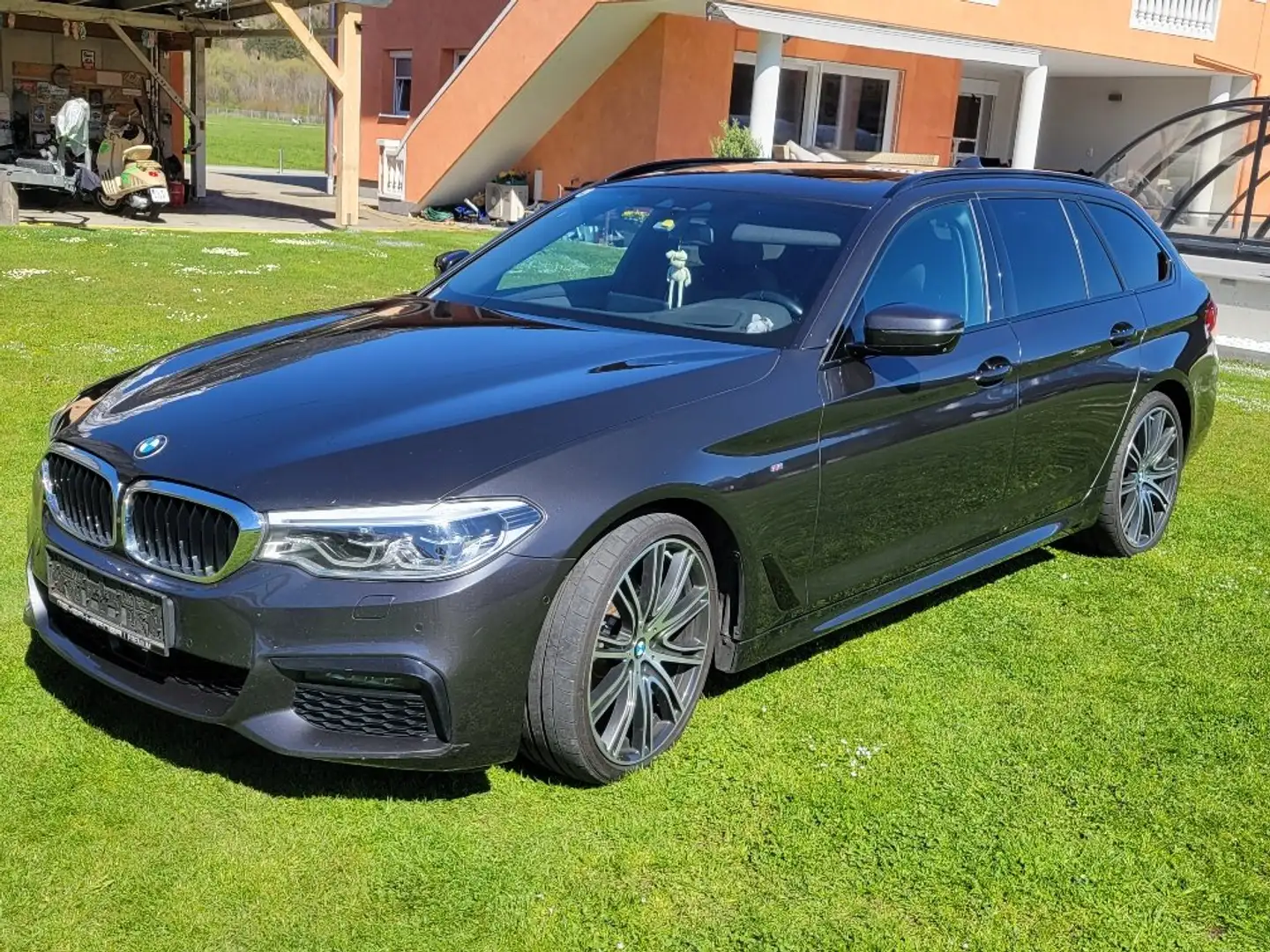 BMW 520 520d+xDrive+Touring+Aut.+LED+M-Paket+HUD+top voll Grau - 1