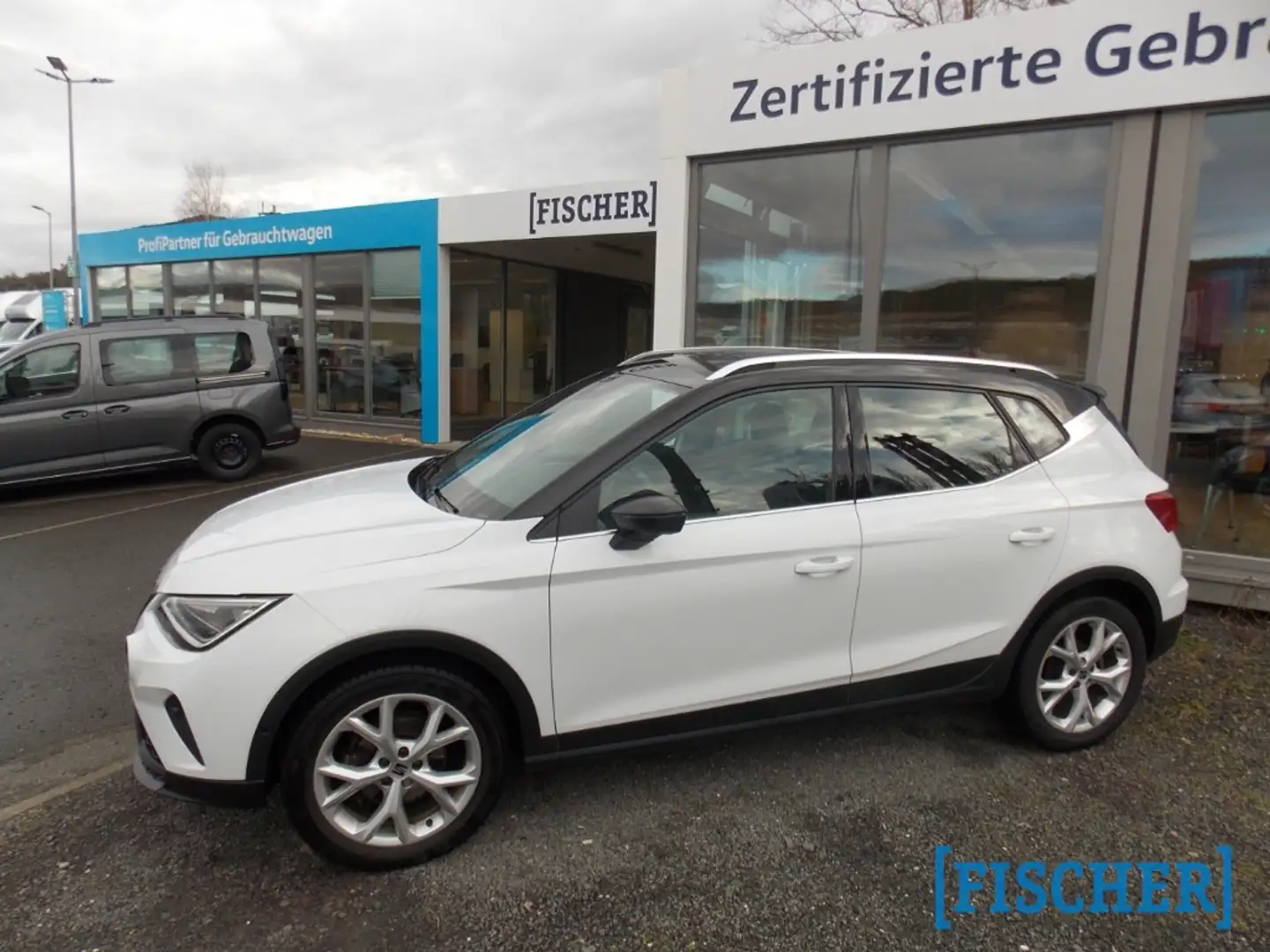 SEAT Arona 1.5TSI DSG FR LED Navi AHK Rear View ACC PDC Beats Wit - 2
