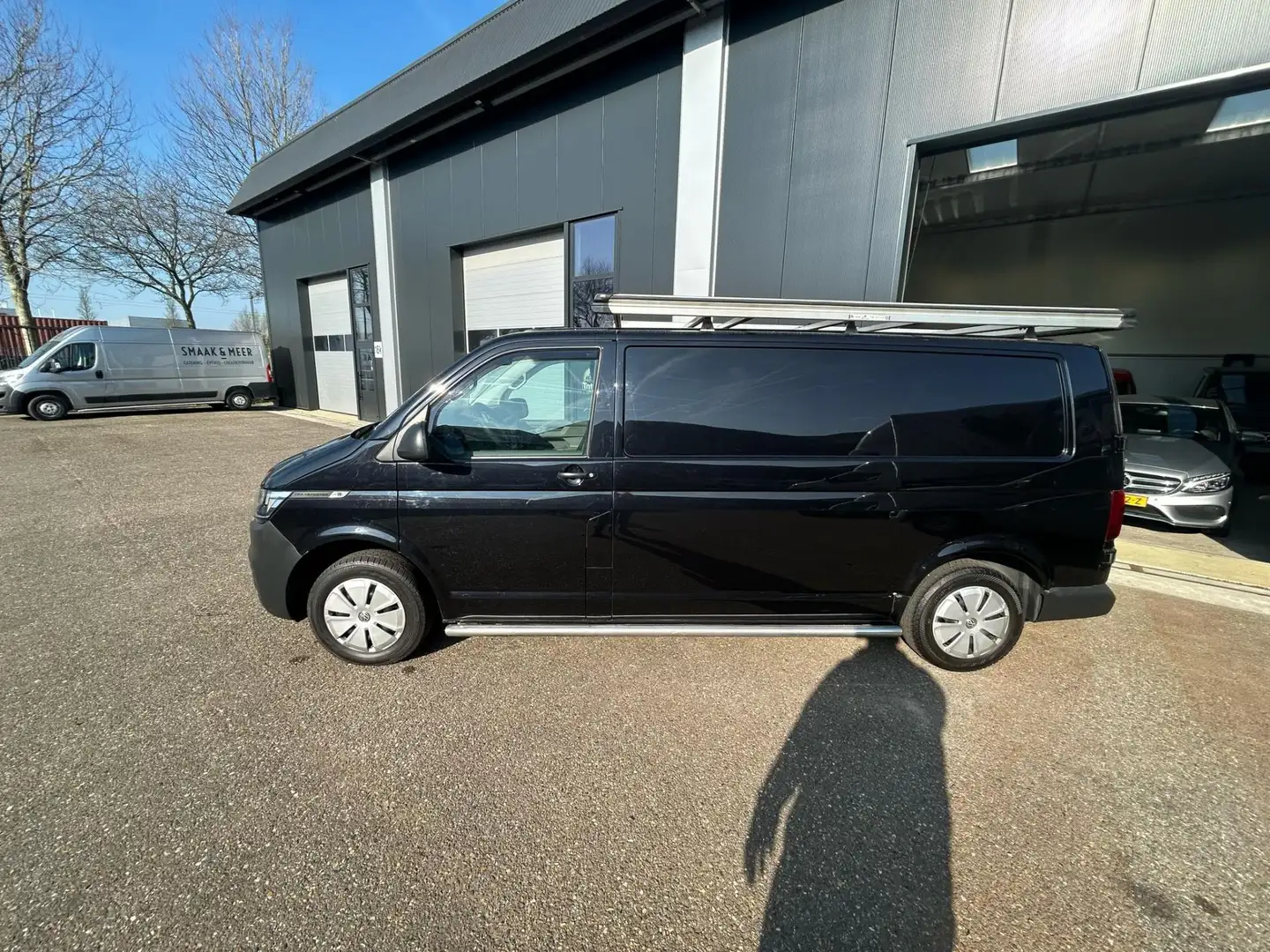 Volkswagen Transporter 2.0 TDI L2H1 28 euro 6 Zwart - 2