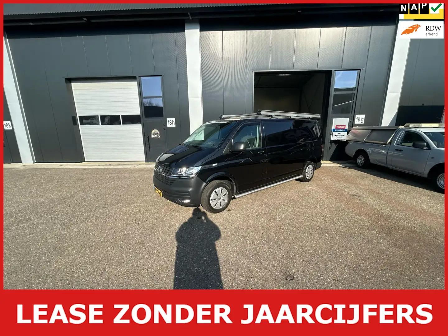 Volkswagen Transporter 2.0 TDI L2H1 28 euro 6 Zwart - 1