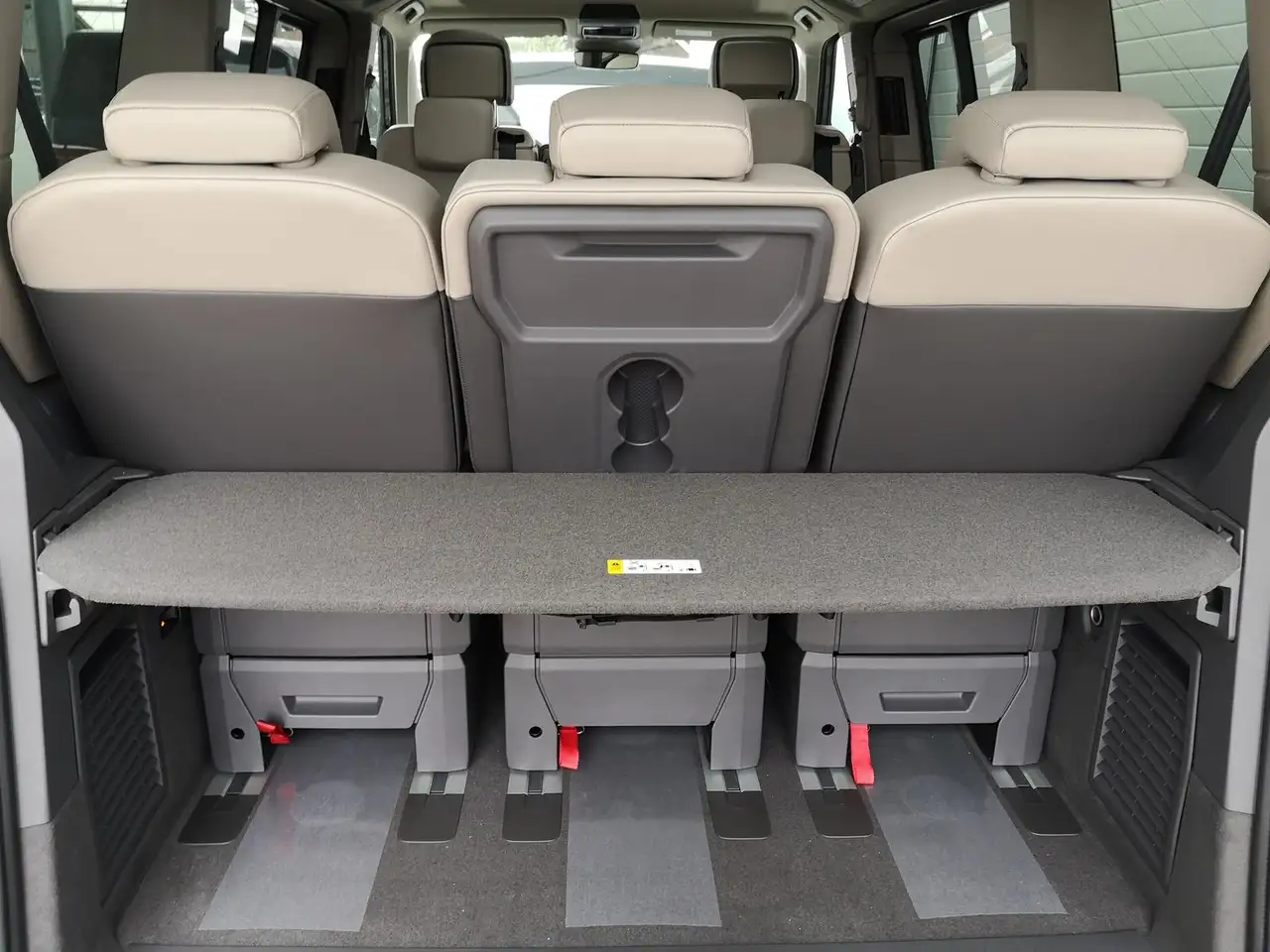 Volkswagen T7 Multivan 2026 — фото 11