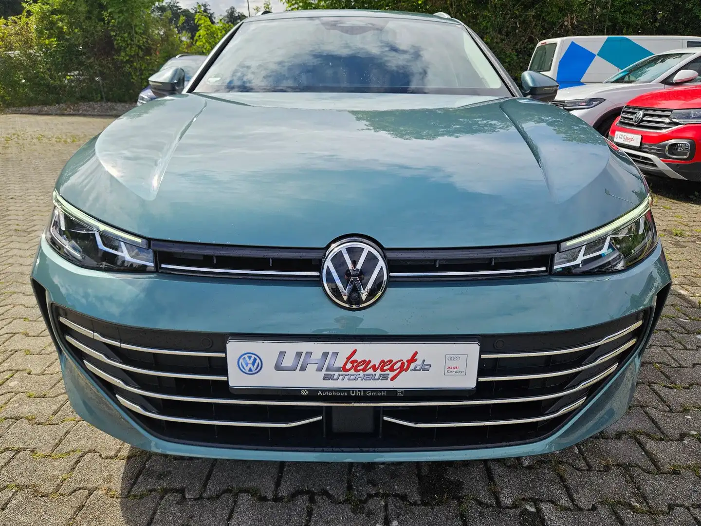 Volkswagen Passat Variant Business AHK LED Navi Area View Verde - 1