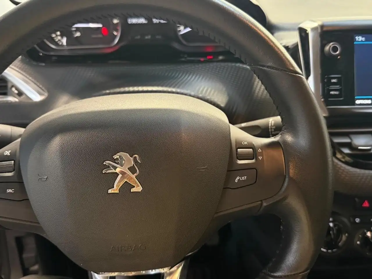 Peugeot 208 208 — photo 21