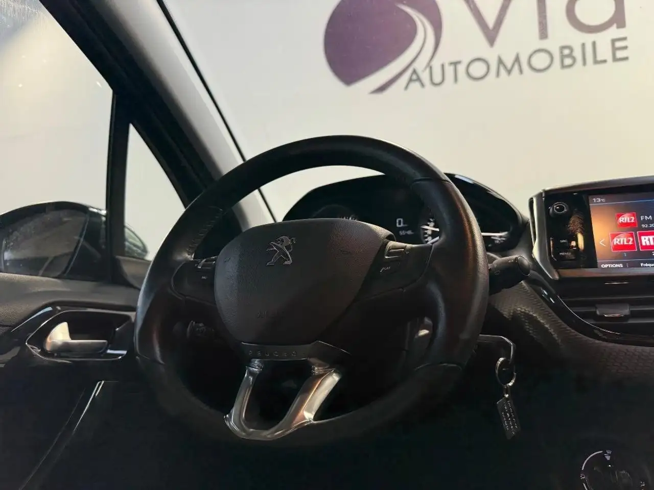 Peugeot 208 208 — photo 23