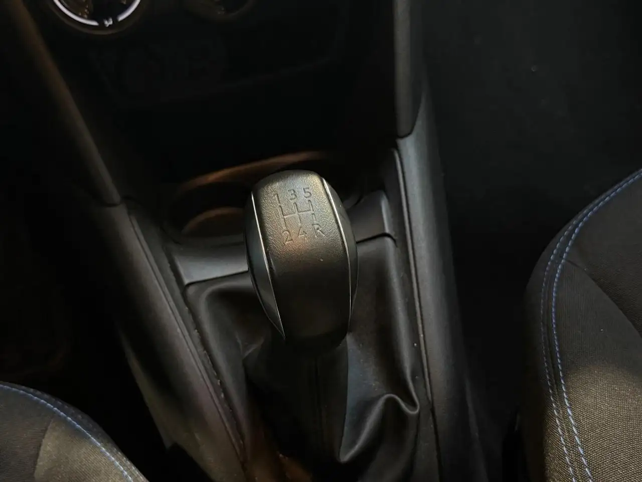 Peugeot 208 208 — photo 30